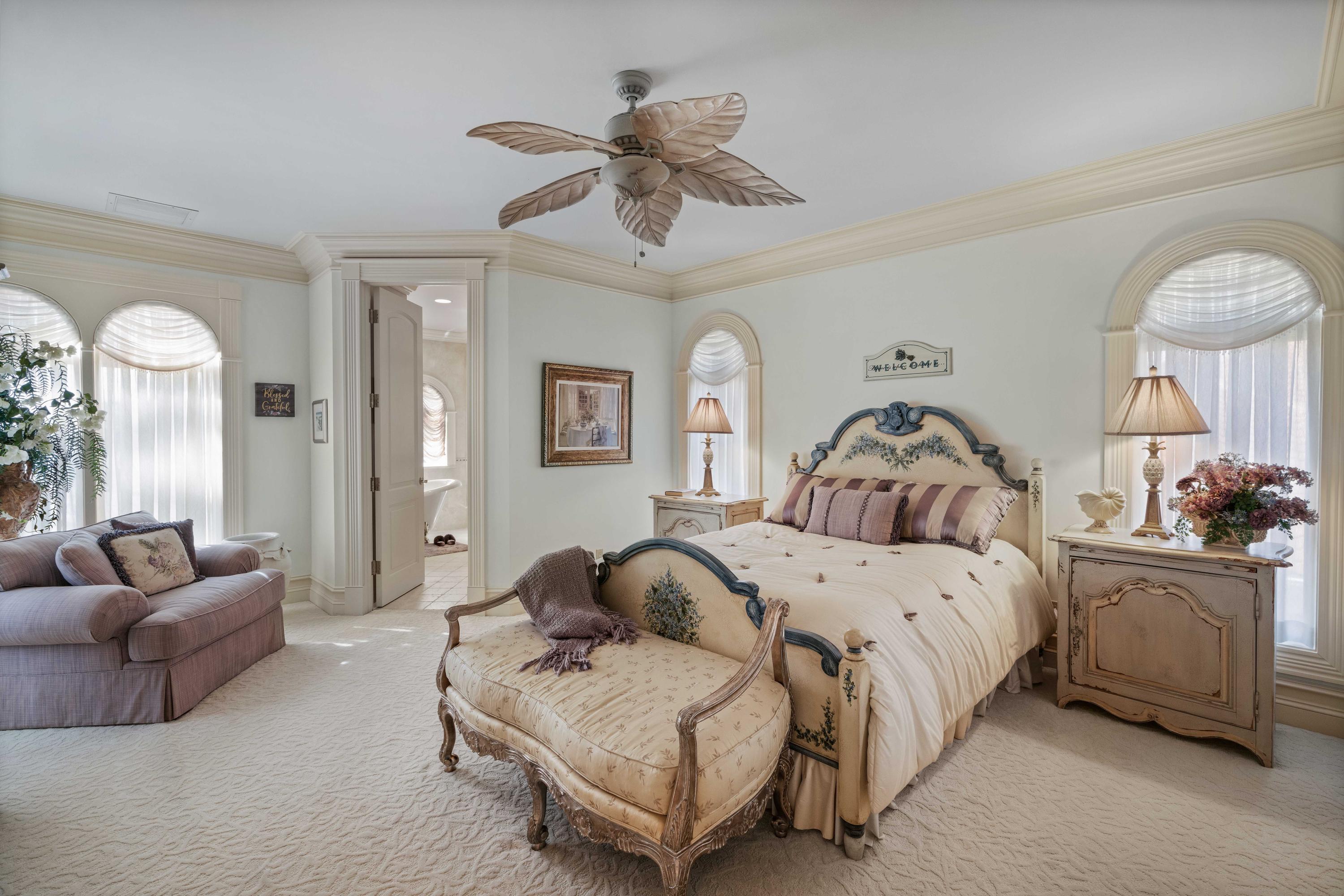 ADMIRALS COVE - Residential