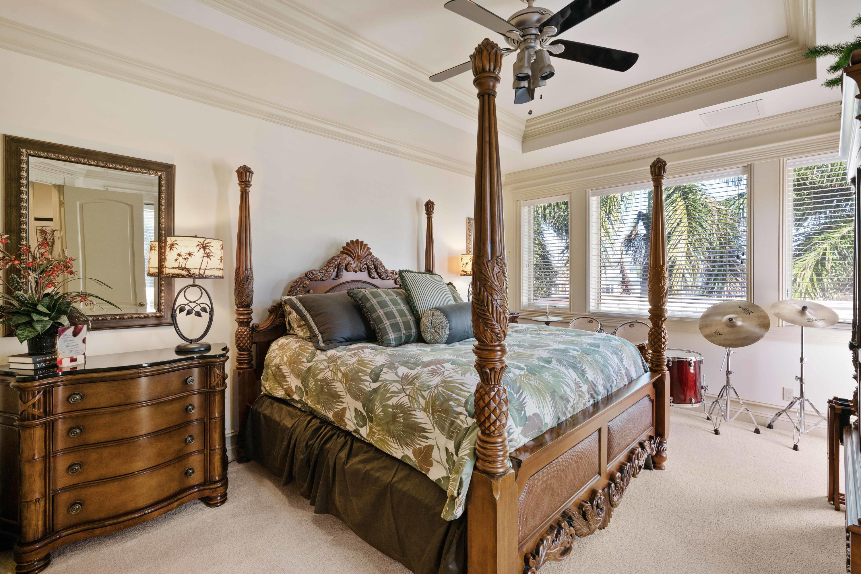 ADMIRALS COVE - Residential