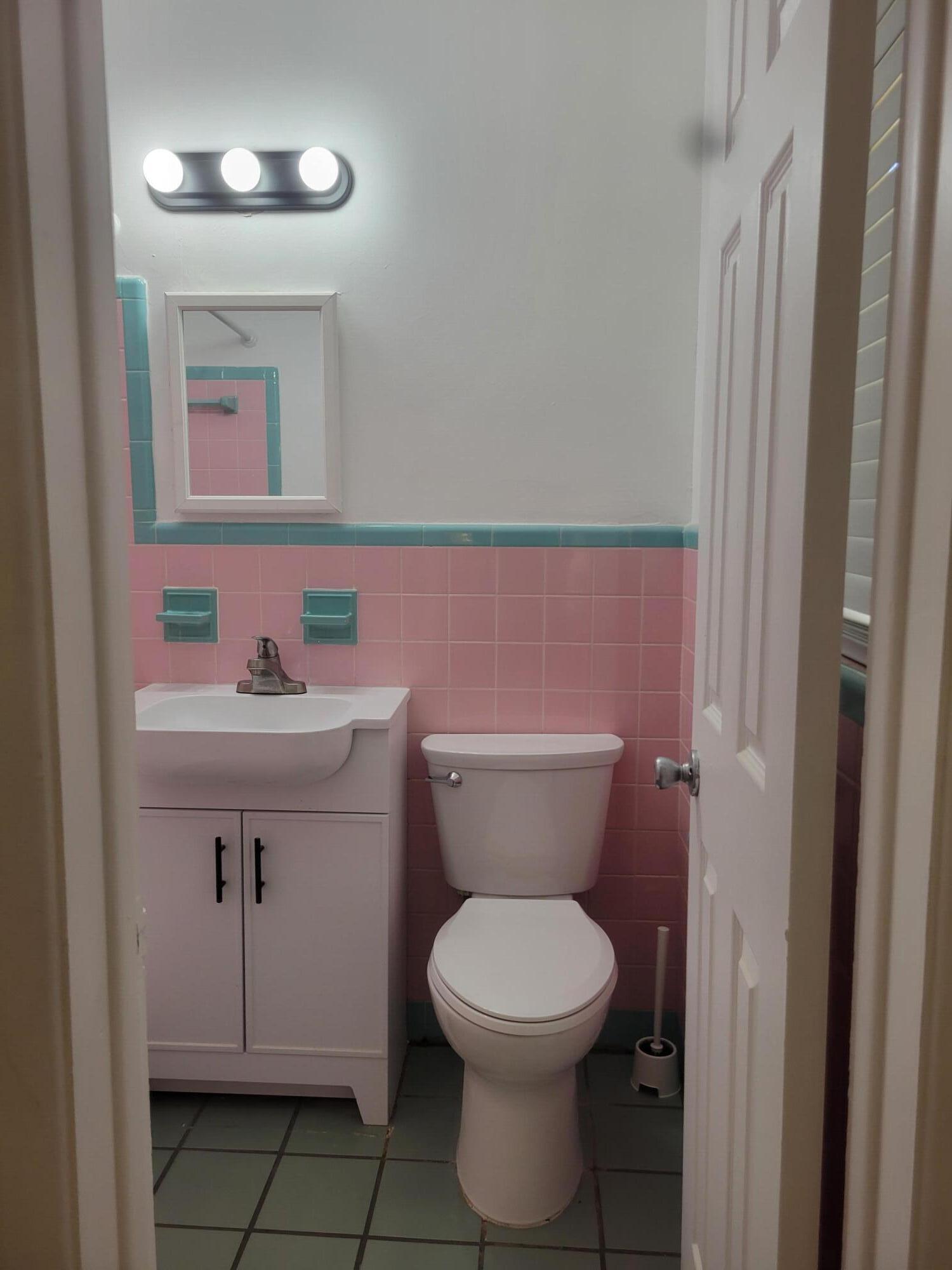 LAUDERDALE - Residential Lease