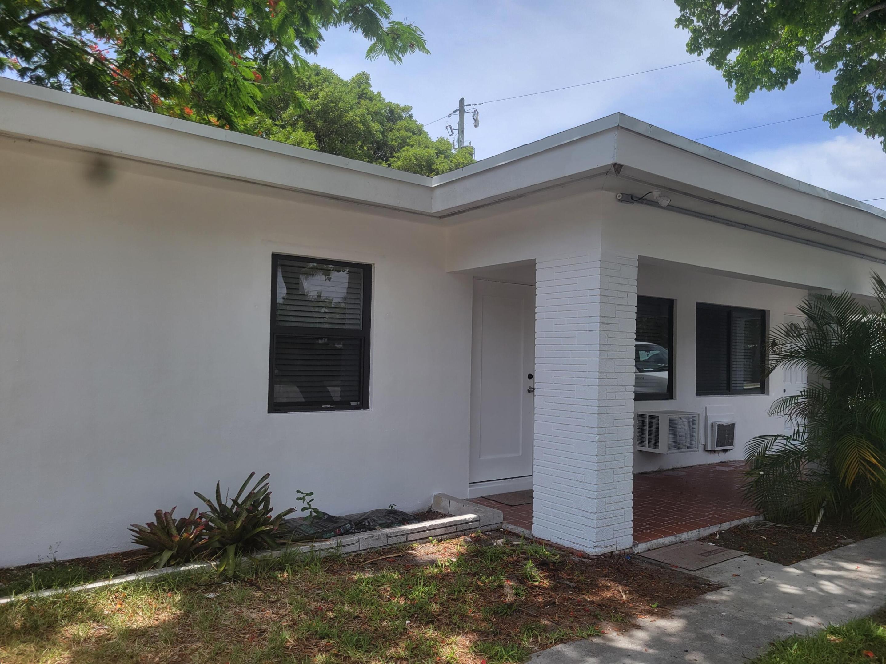 LAUDERDALE - Residential Lease