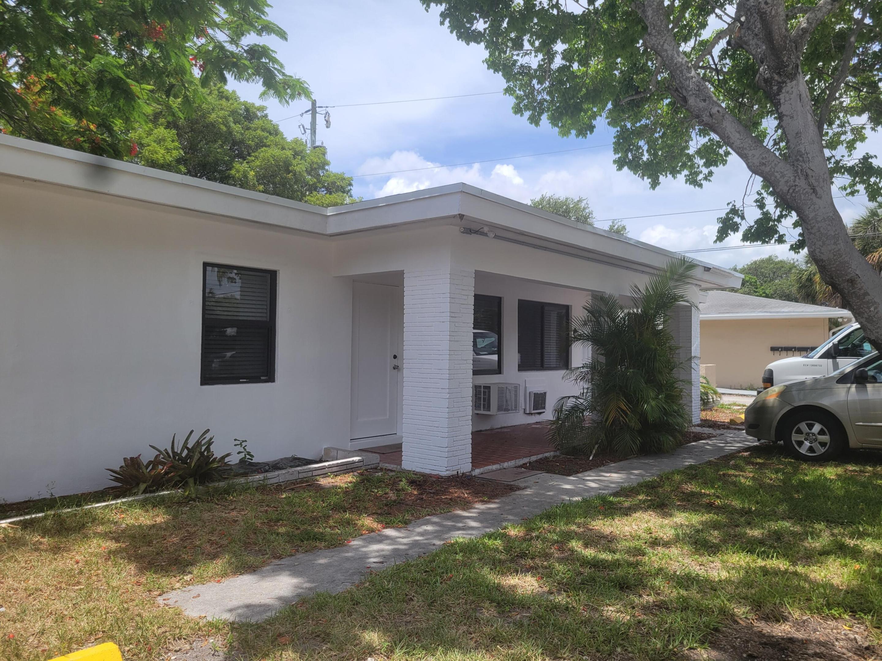 LAUDERDALE - Residential Lease