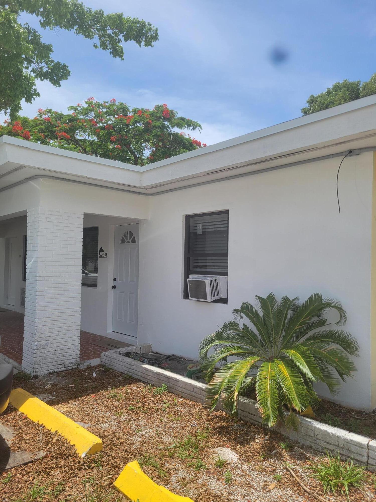 LAUDERDALE - Residential Lease