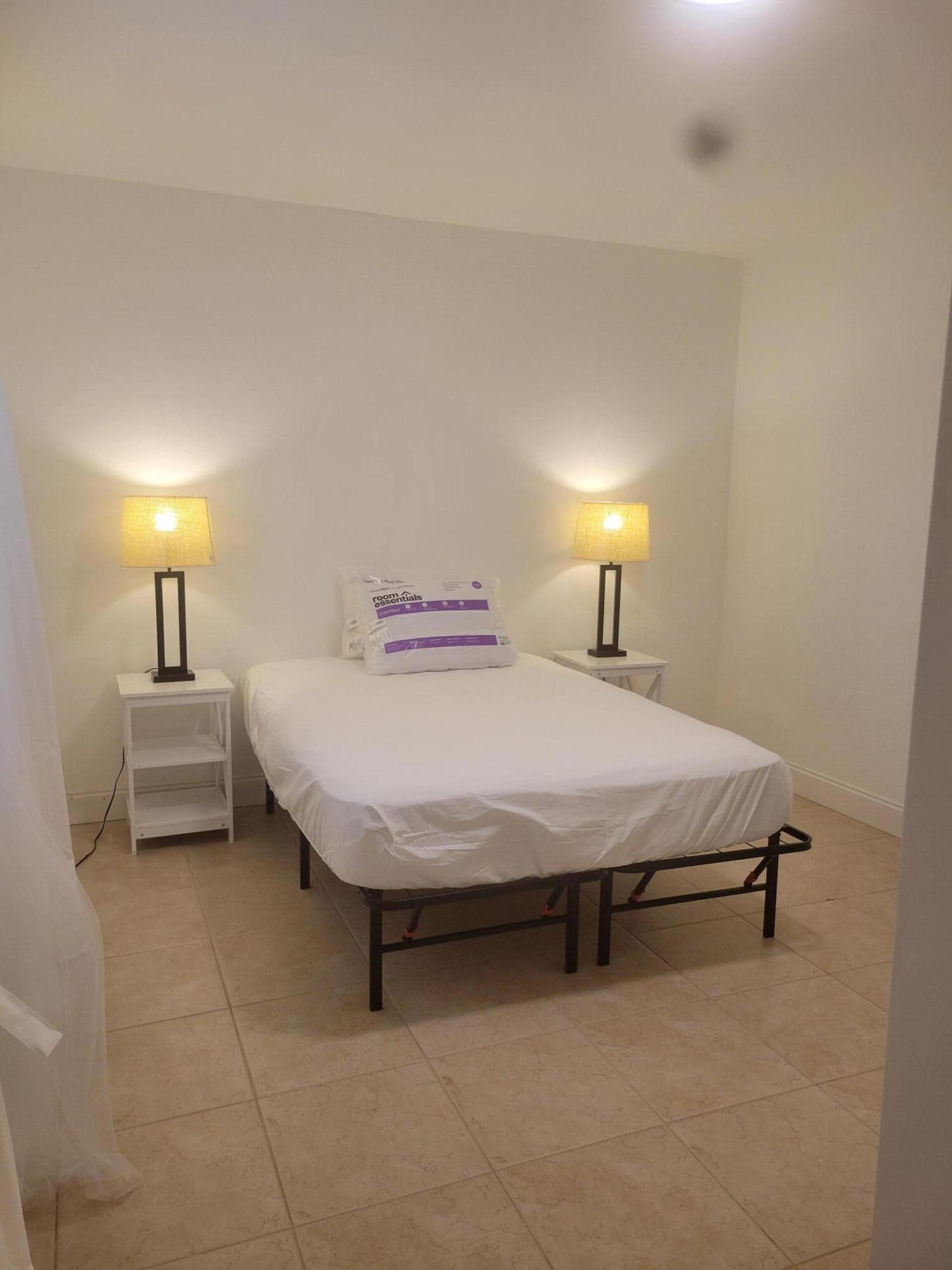 LAUDERDALE - Residential Lease