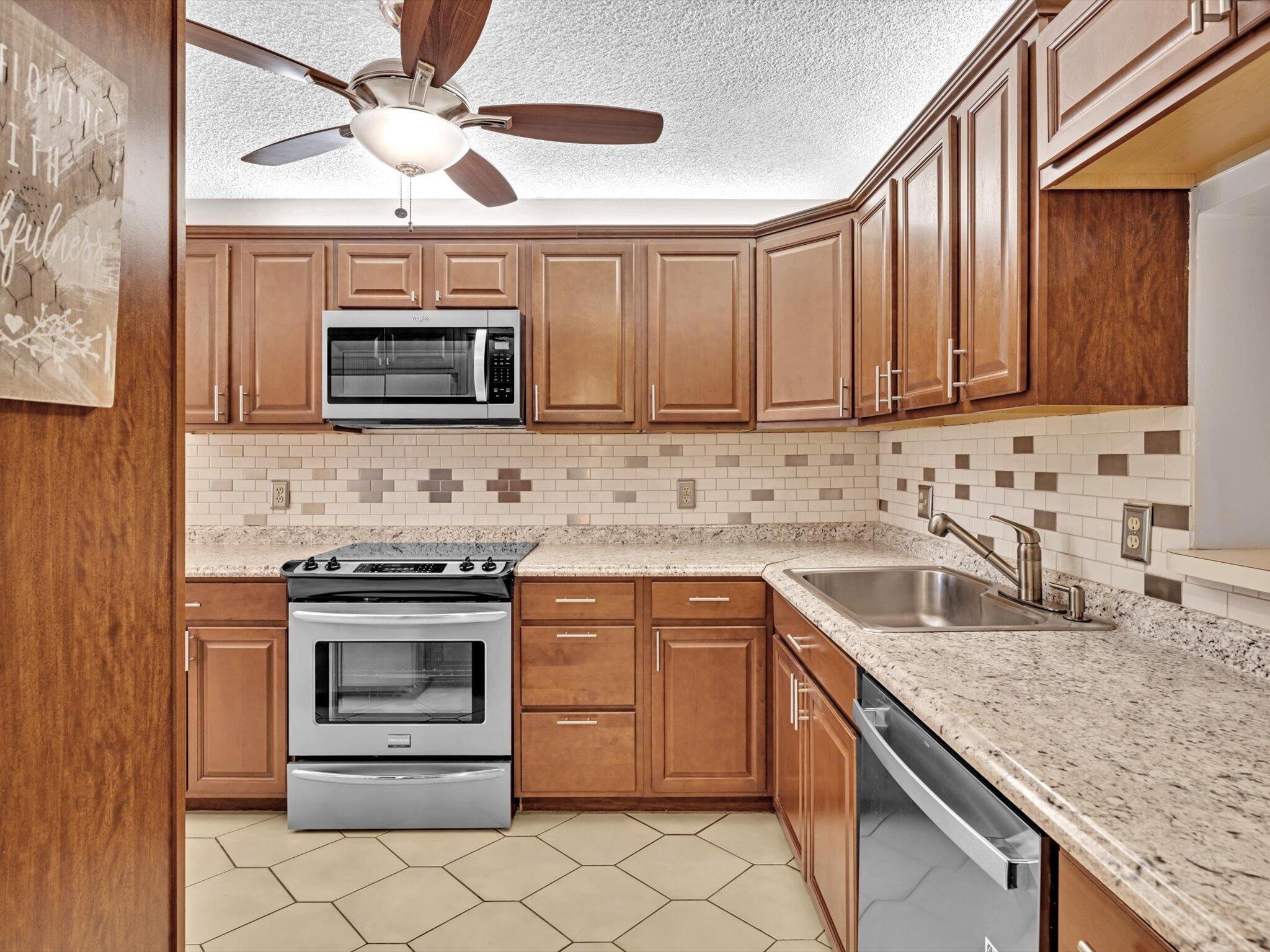 LAKESIDE CONDO 3 OF BANYAN SPRINGS - Residential