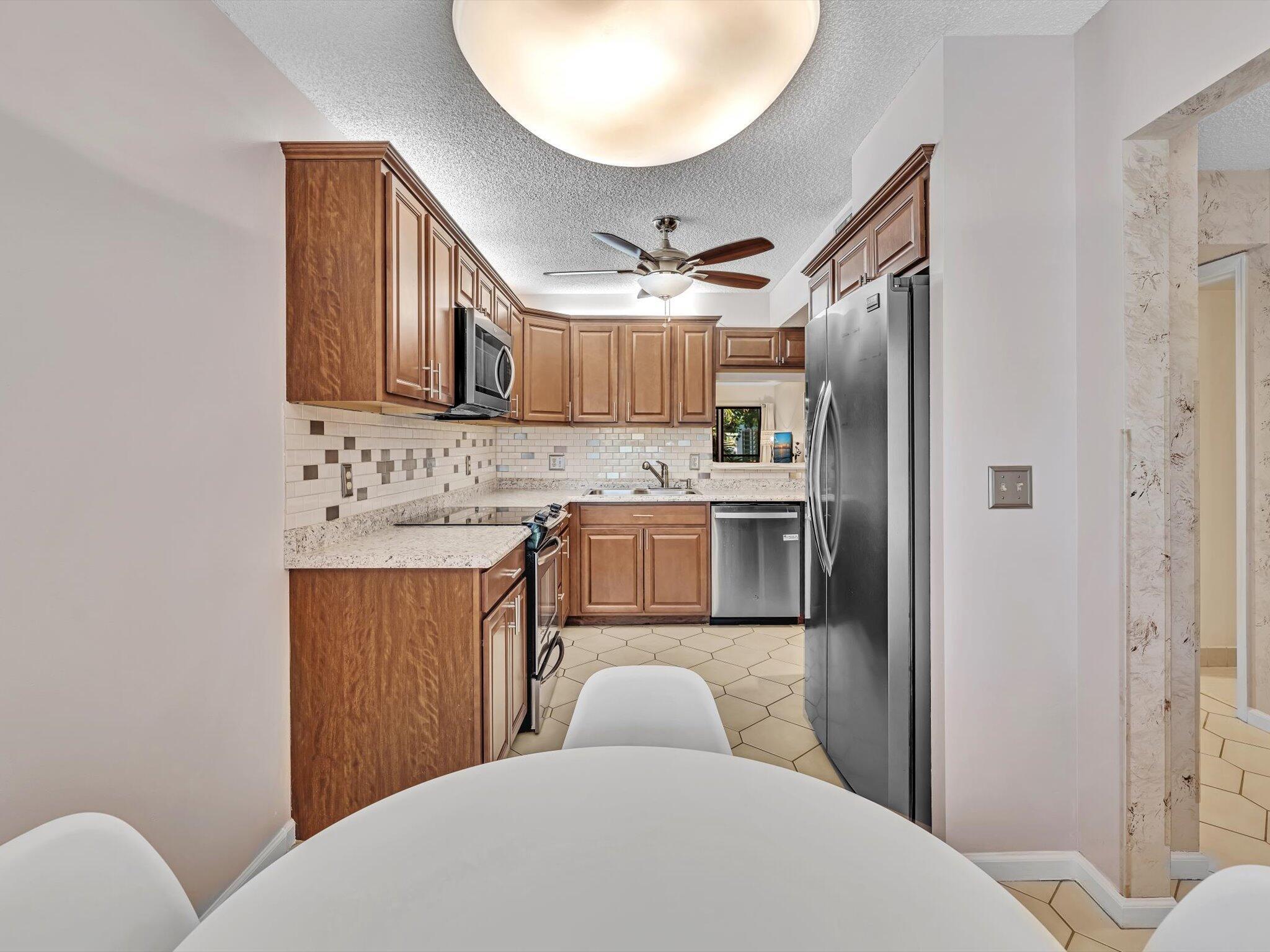 LAKESIDE CONDO 3 OF BANYAN SPRINGS - Residential