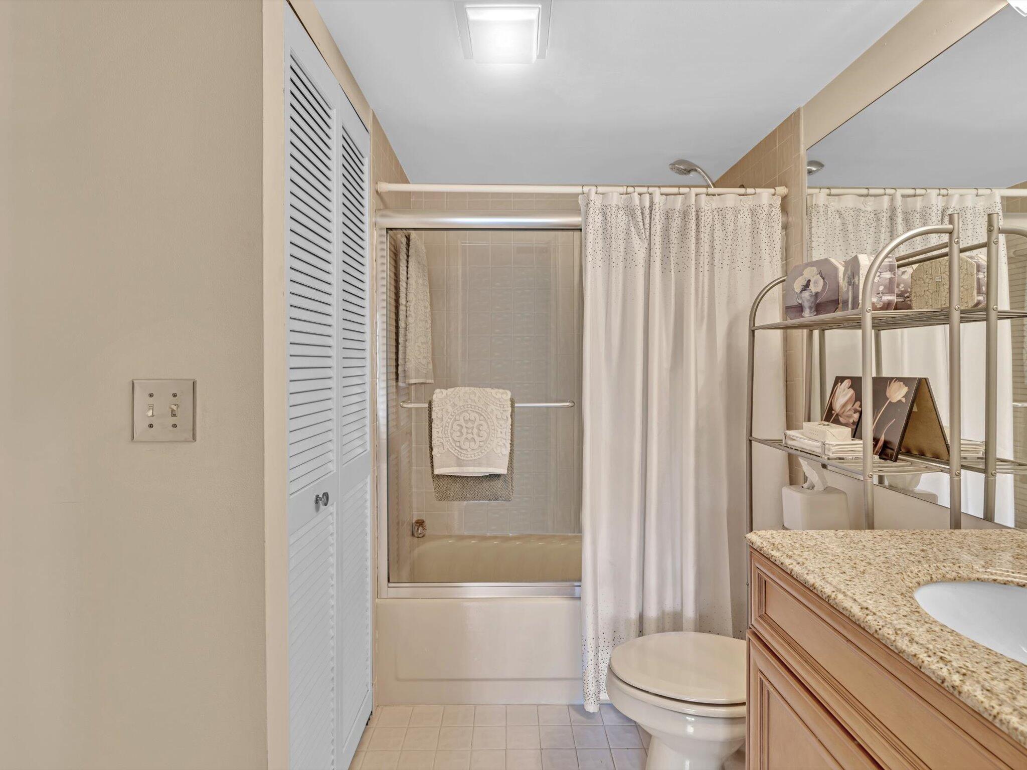 LAKESIDE CONDO 3 OF BANYAN SPRINGS - Residential