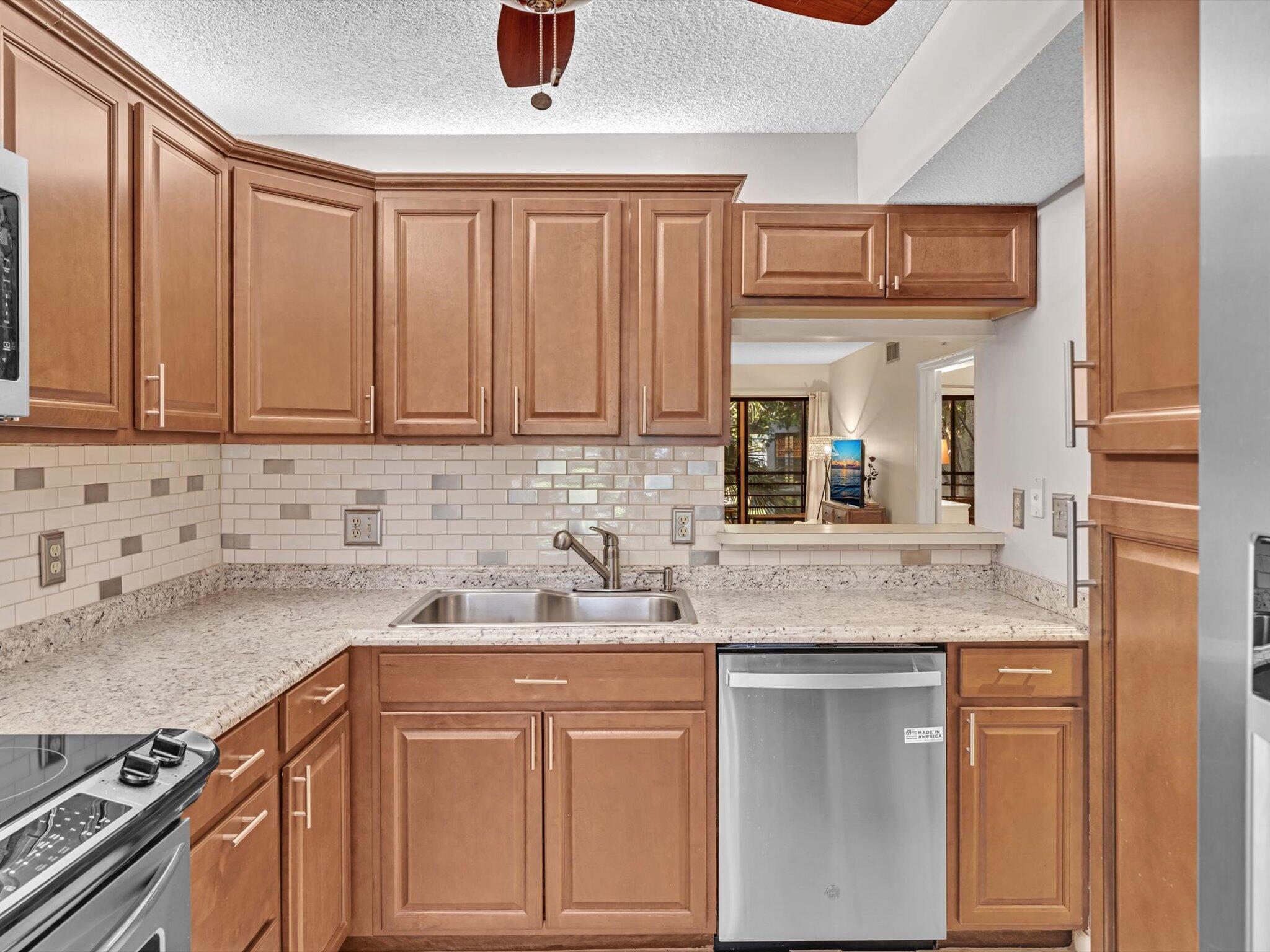LAKESIDE CONDO 3 OF BANYAN SPRINGS - Residential