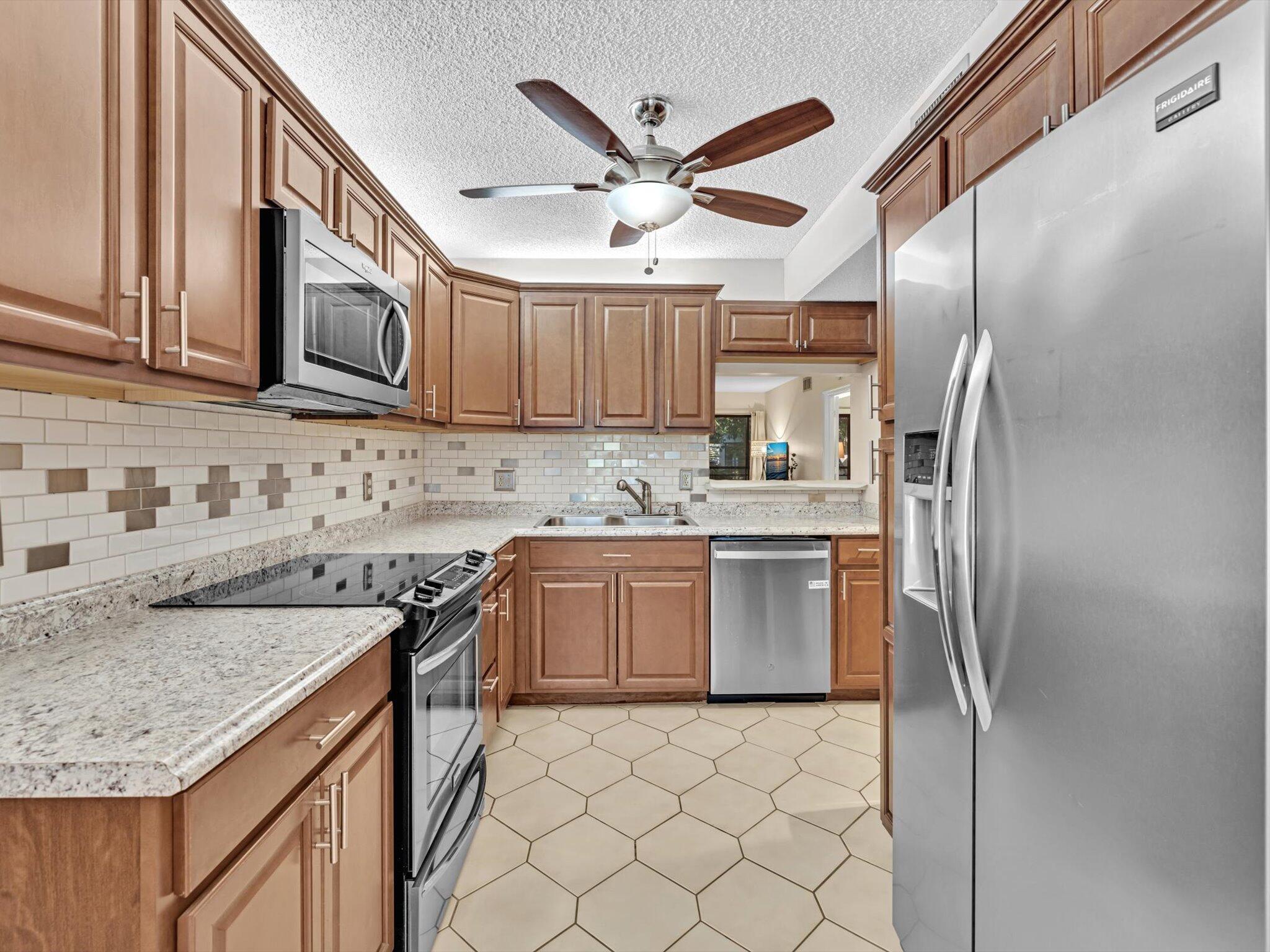 LAKESIDE CONDO 3 OF BANYAN SPRINGS - Residential