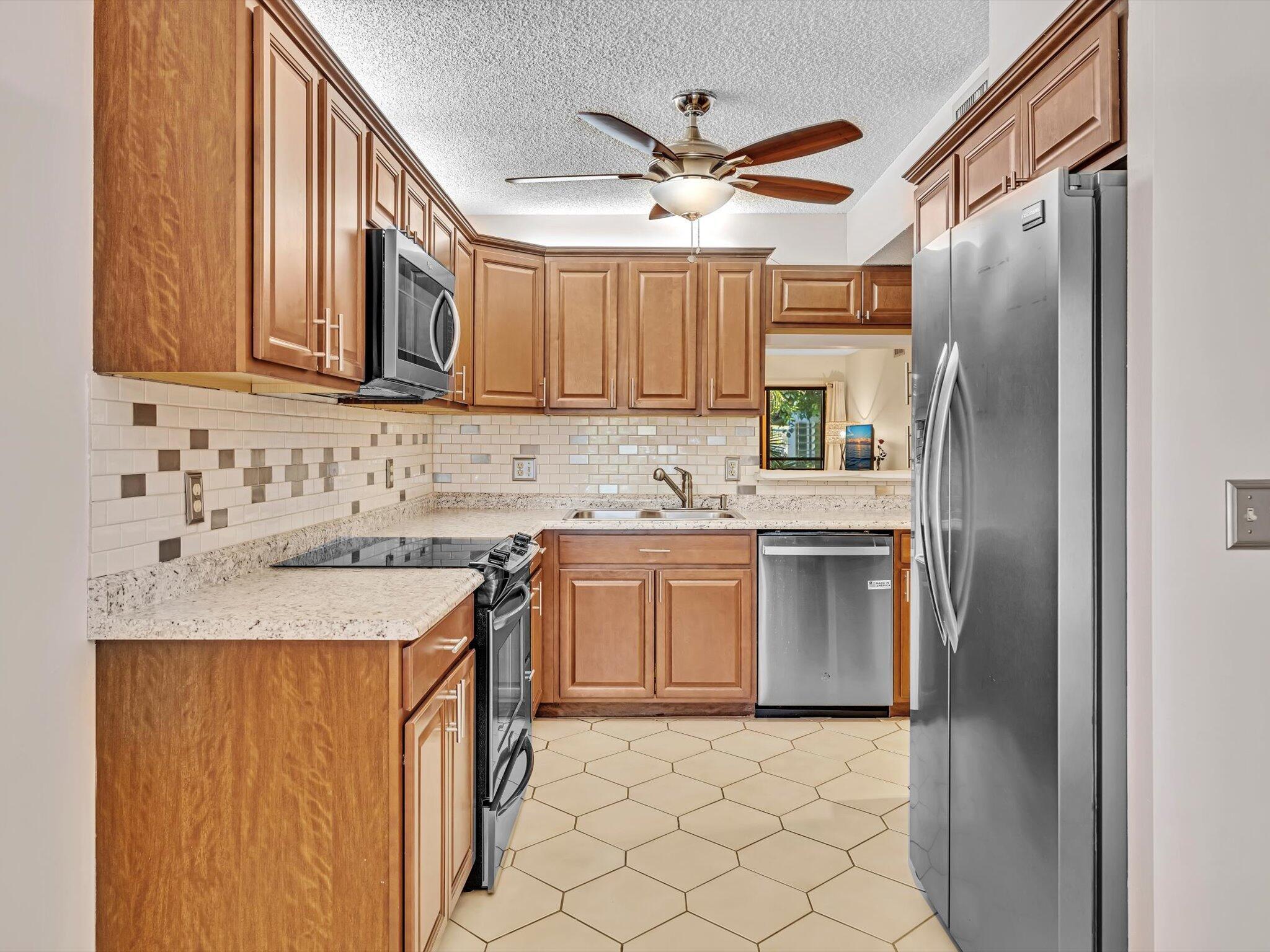 LAKESIDE CONDO 3 OF BANYAN SPRINGS - Residential