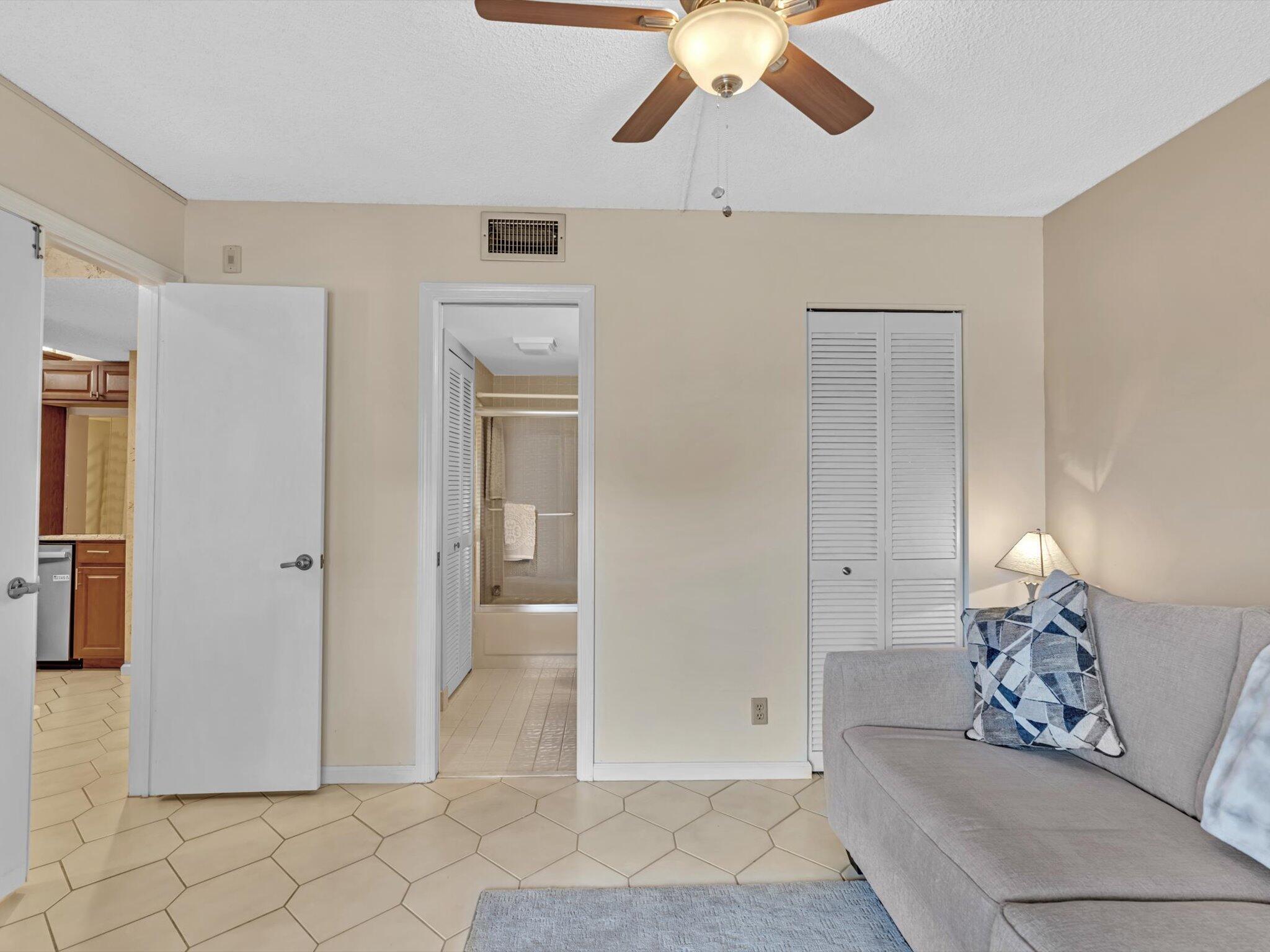 LAKESIDE CONDO 3 OF BANYAN SPRINGS - Residential