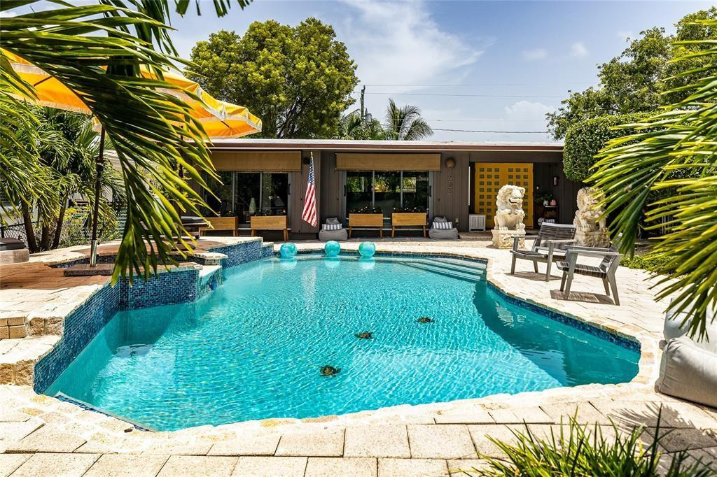 HOLLYWOOD LAKES SECTION - Residential