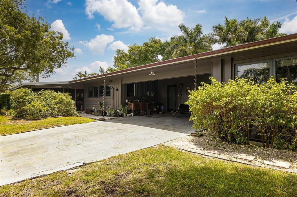 HOLLYWOOD LAKES SECTION - Residential