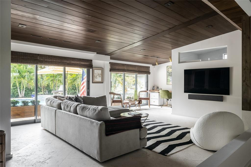 HOLLYWOOD LAKES SECTION - Residential