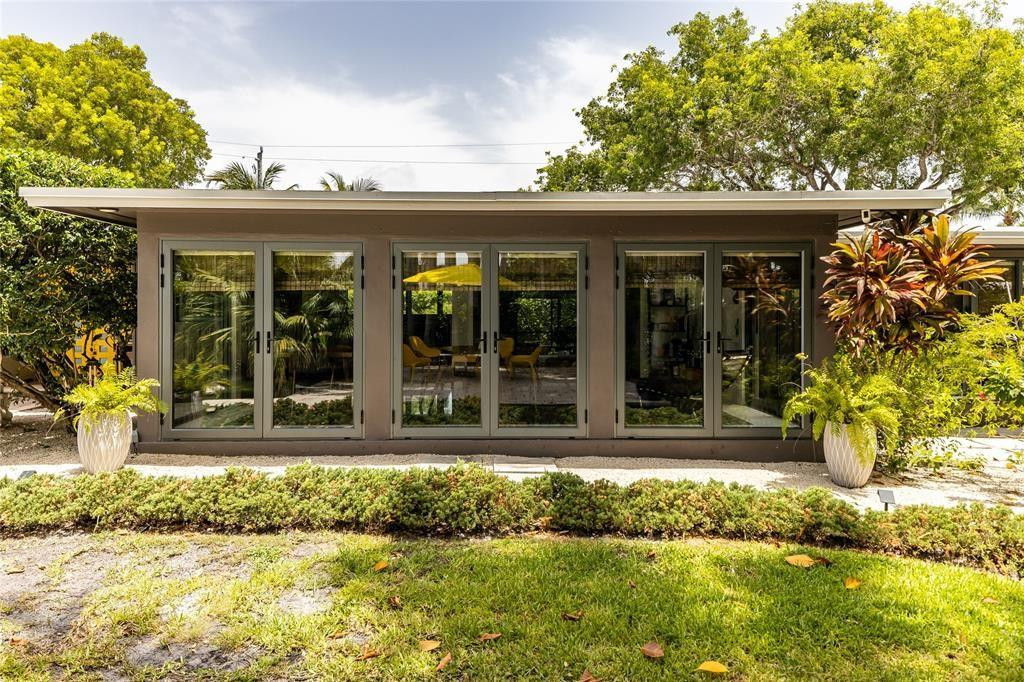 HOLLYWOOD LAKES SECTION - Residential