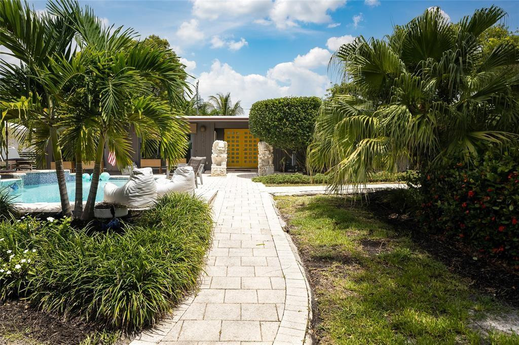 HOLLYWOOD LAKES SECTION - Residential
