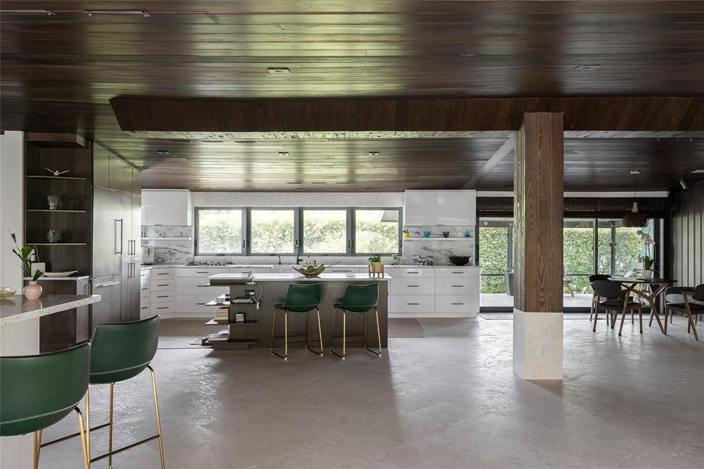 HOLLYWOOD LAKES SECTION - Residential