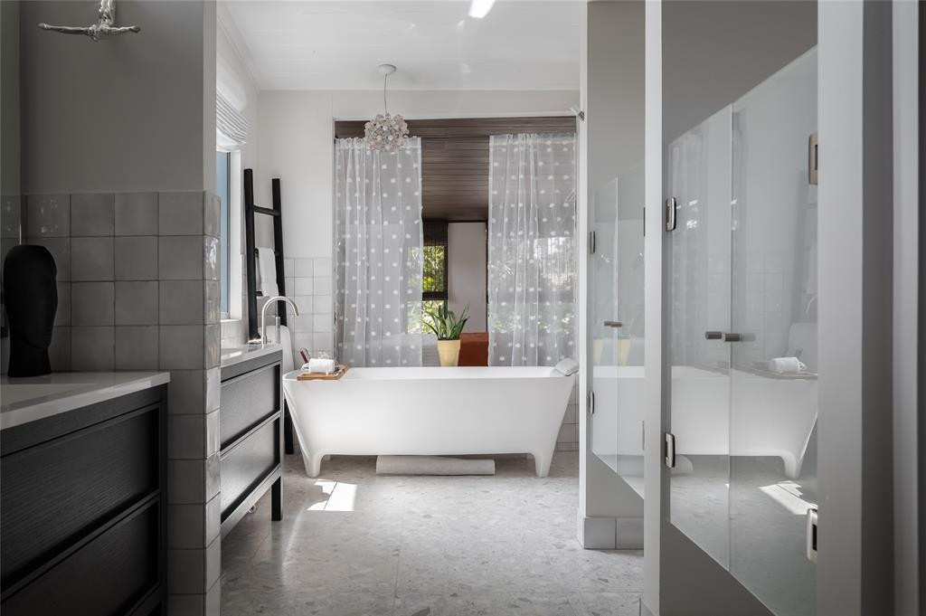 HOLLYWOOD LAKES SECTION - Residential