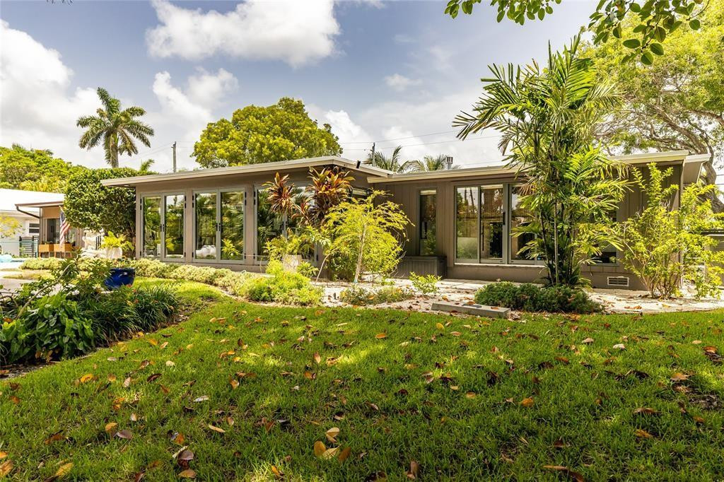 HOLLYWOOD LAKES SECTION - Residential
