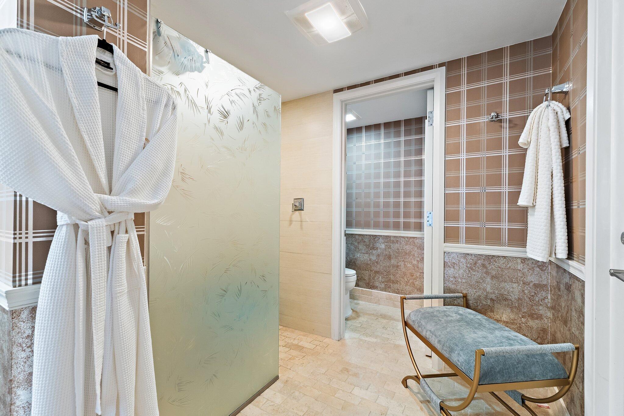 OLD PORT COVE LAKE POINT TOWER CONDO - Residential