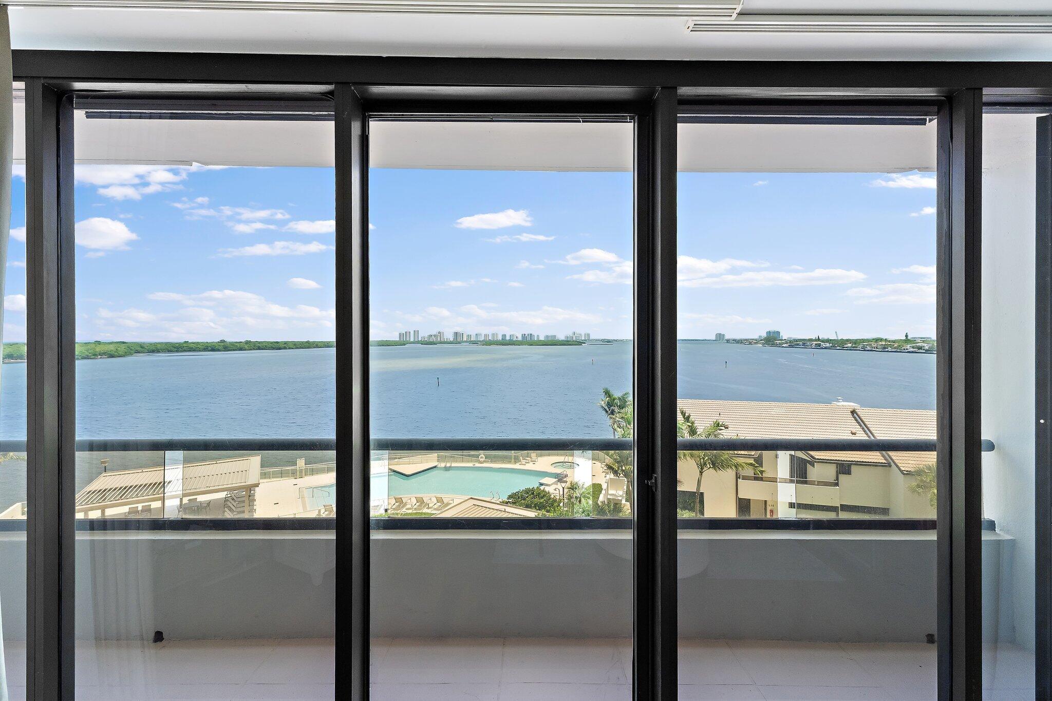 OLD PORT COVE LAKE POINT TOWER CONDO - Residential