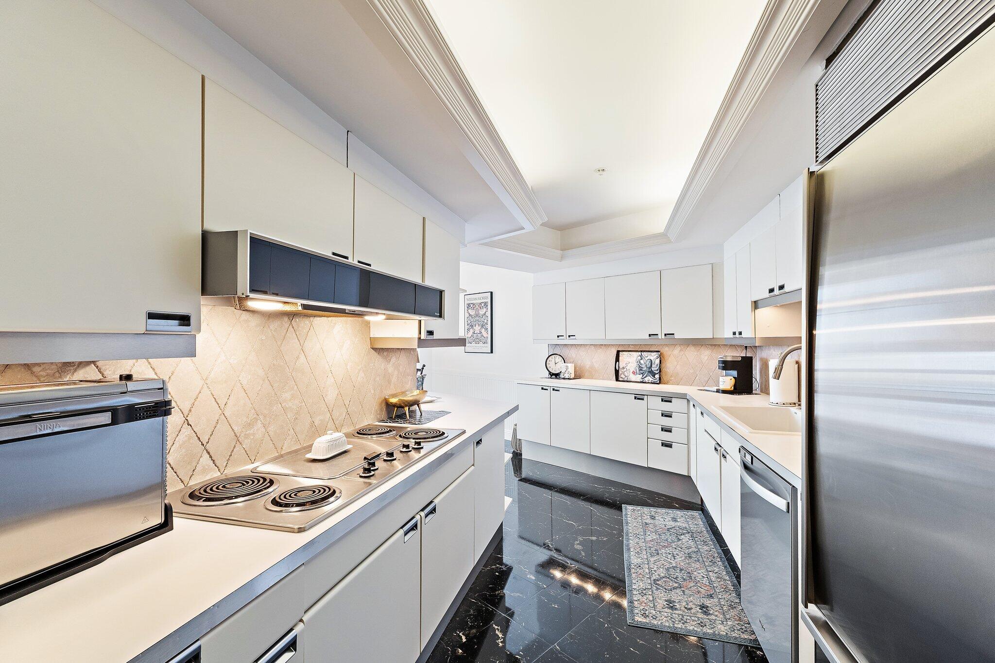 OLD PORT COVE LAKE POINT TOWER CONDO - Residential