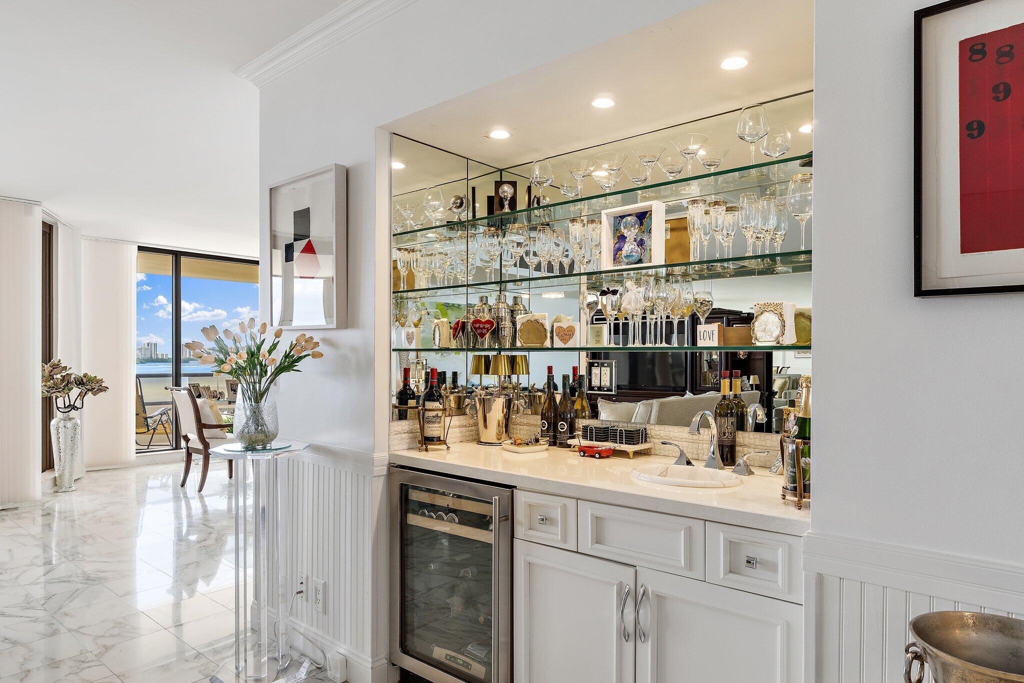 OLD PORT COVE LAKE POINT TOWER CONDO - Residential