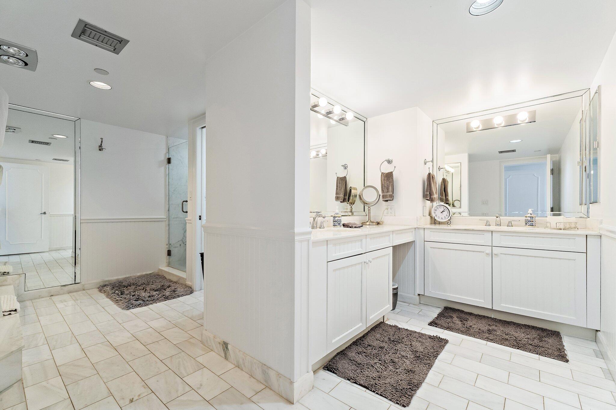 OLD PORT COVE LAKE POINT TOWER CONDO - Residential