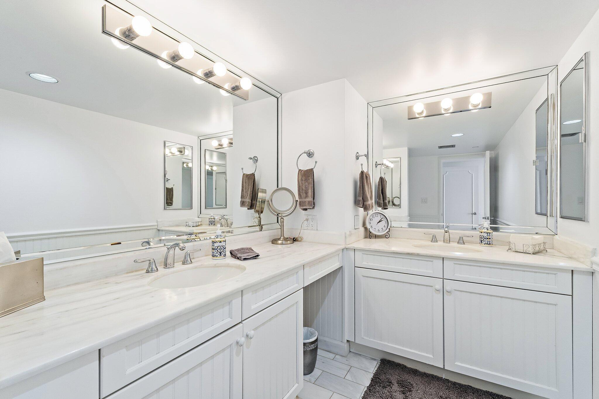 OLD PORT COVE LAKE POINT TOWER CONDO - Residential