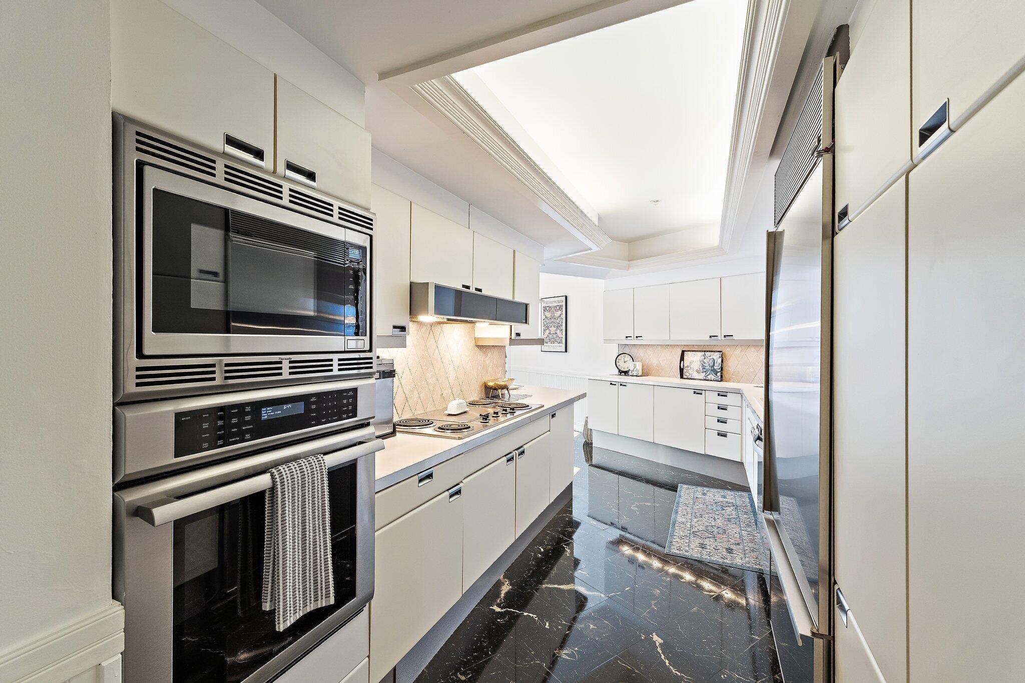 OLD PORT COVE LAKE POINT TOWER CONDO - Residential