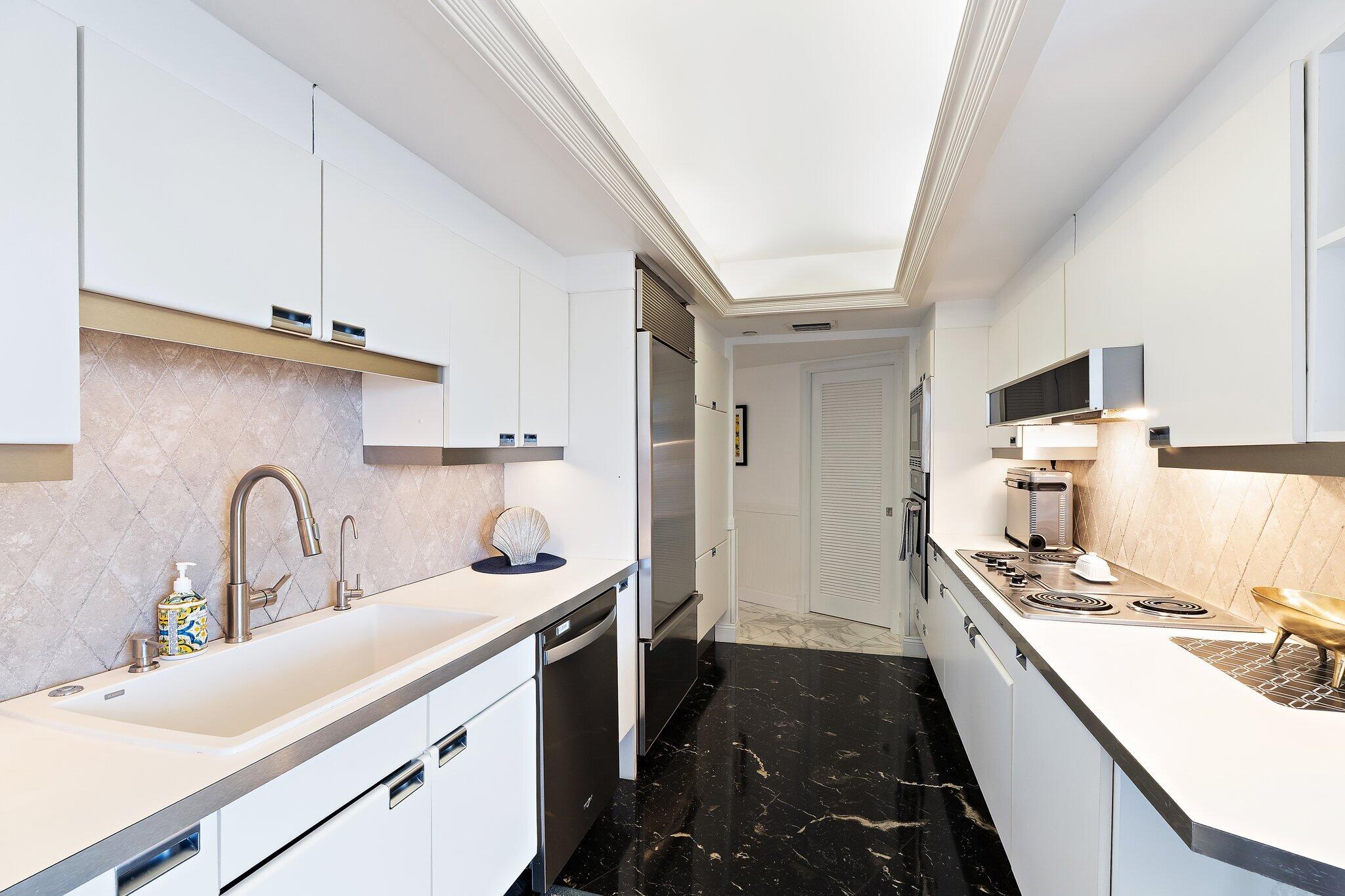 OLD PORT COVE LAKE POINT TOWER CONDO - Residential