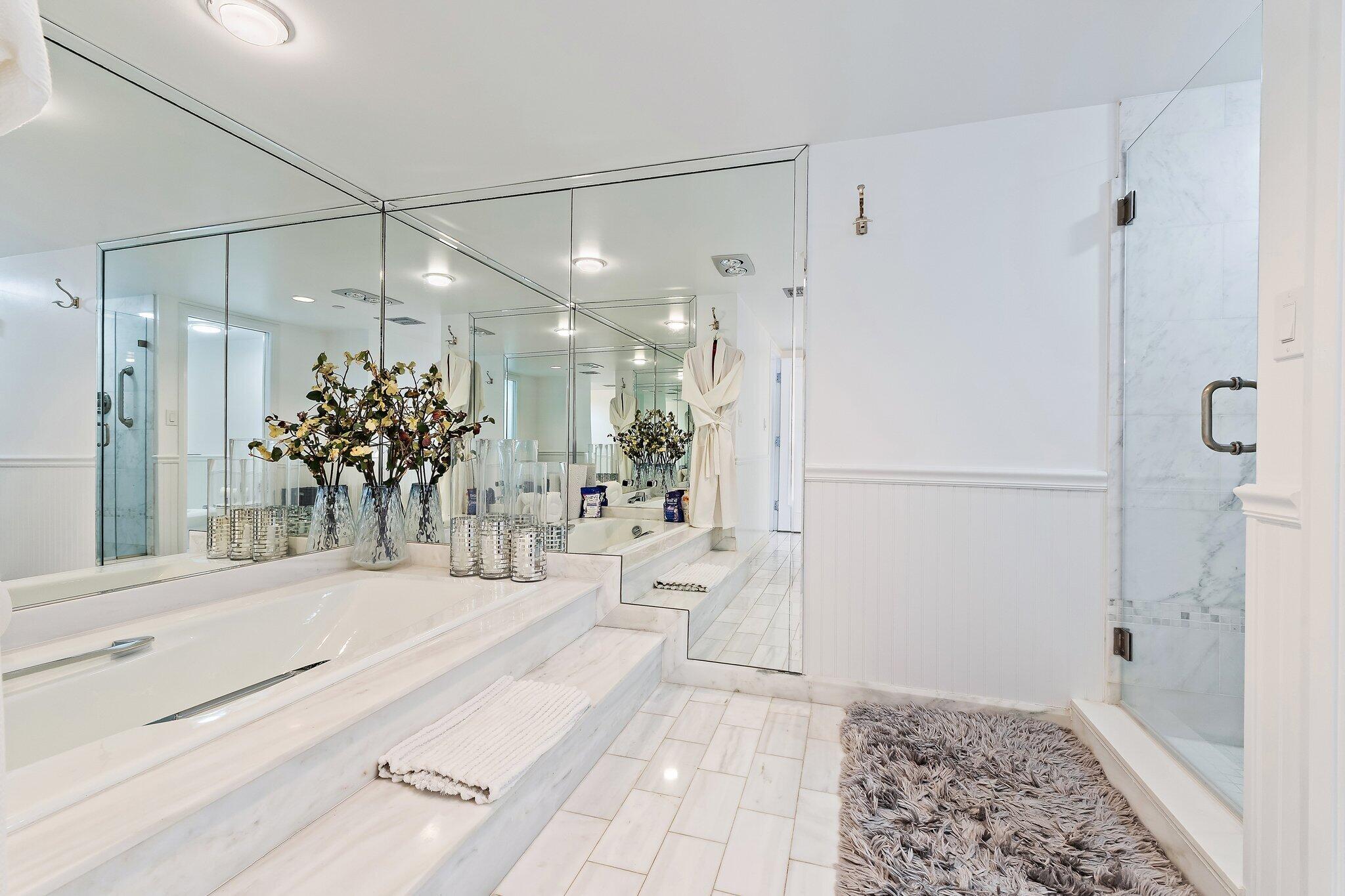 OLD PORT COVE LAKE POINT TOWER CONDO - Residential
