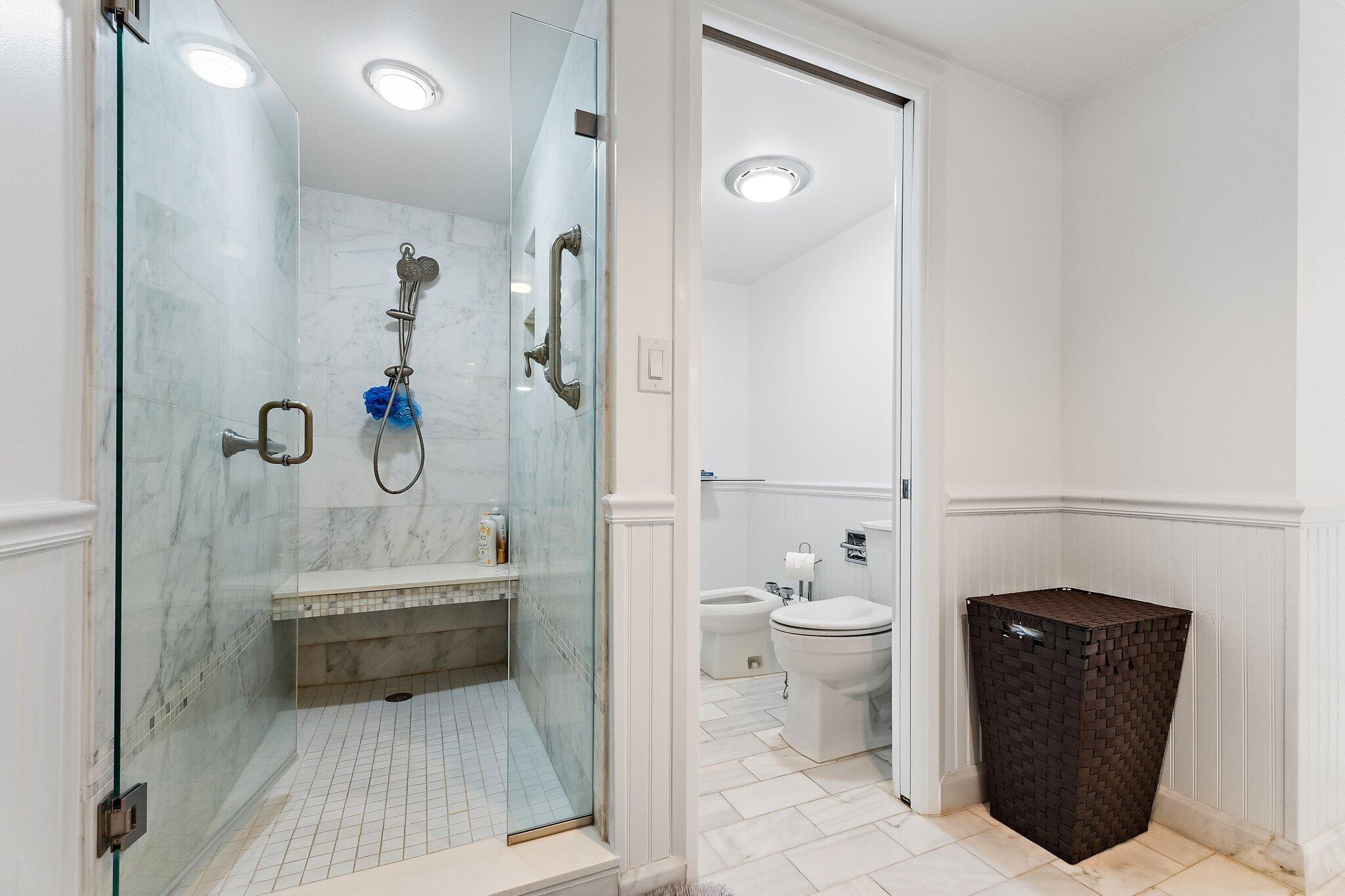 OLD PORT COVE LAKE POINT TOWER CONDO - Residential