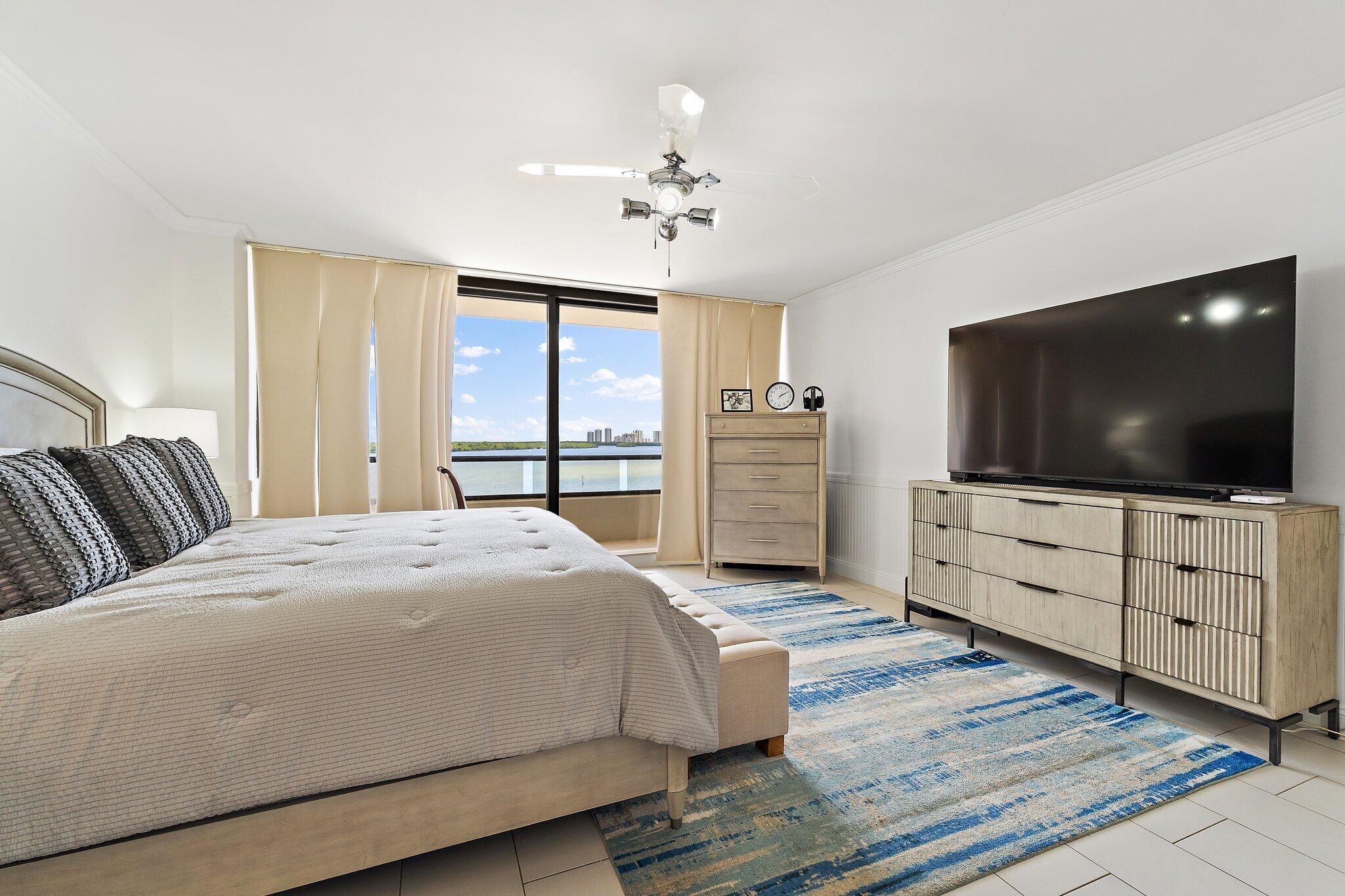 OLD PORT COVE LAKE POINT TOWER CONDO - Residential