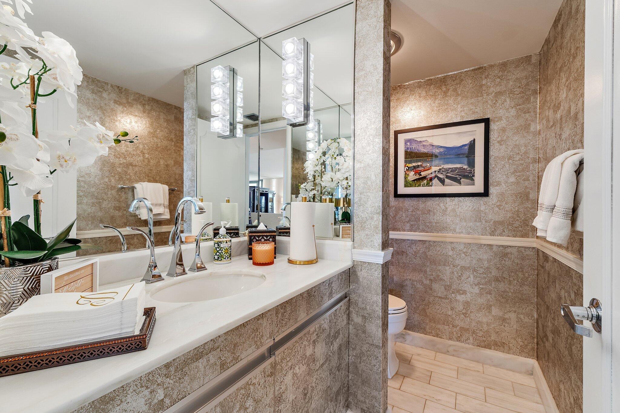 OLD PORT COVE LAKE POINT TOWER CONDO - Residential