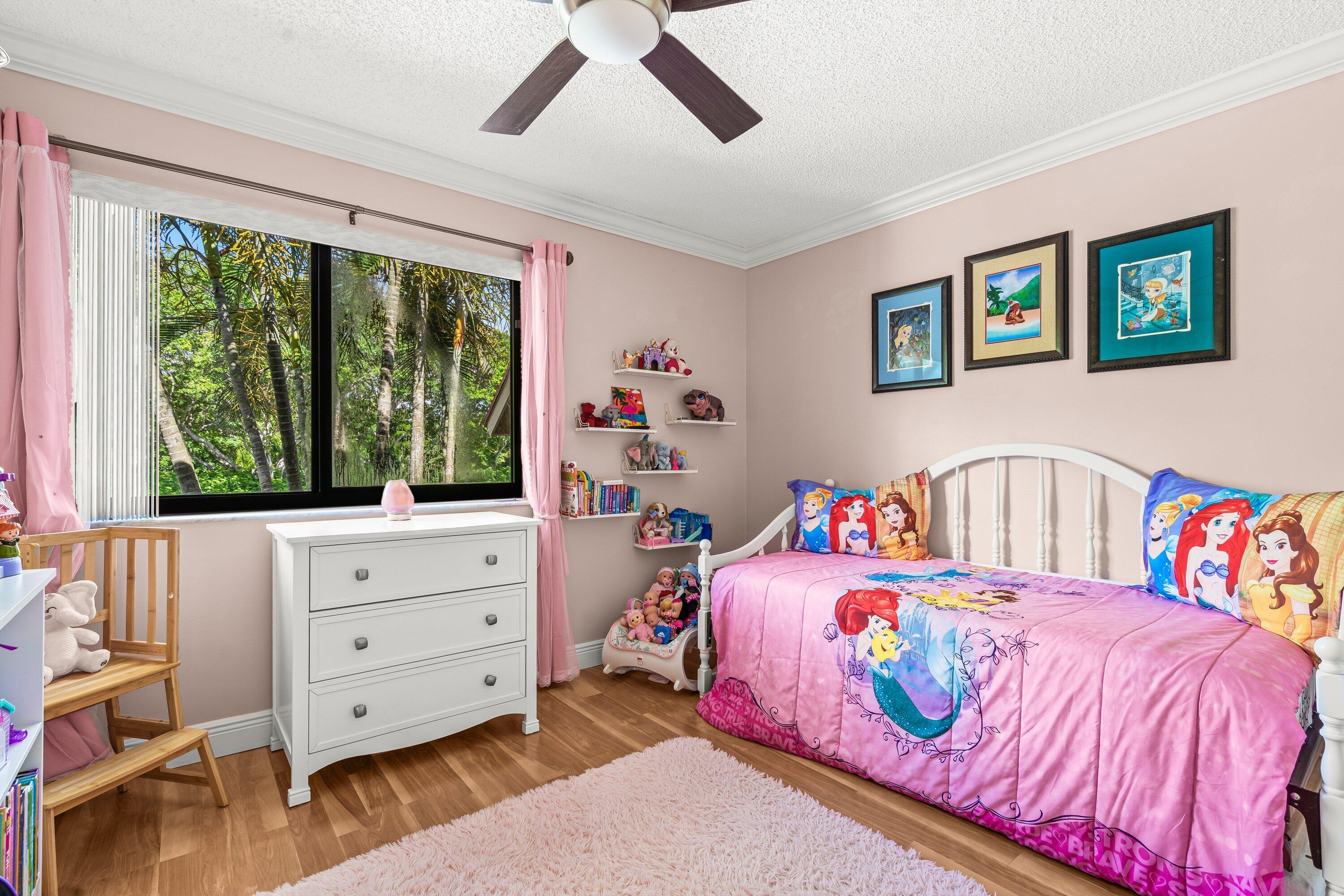 Indian Spring, GREEN LAKES - Residential