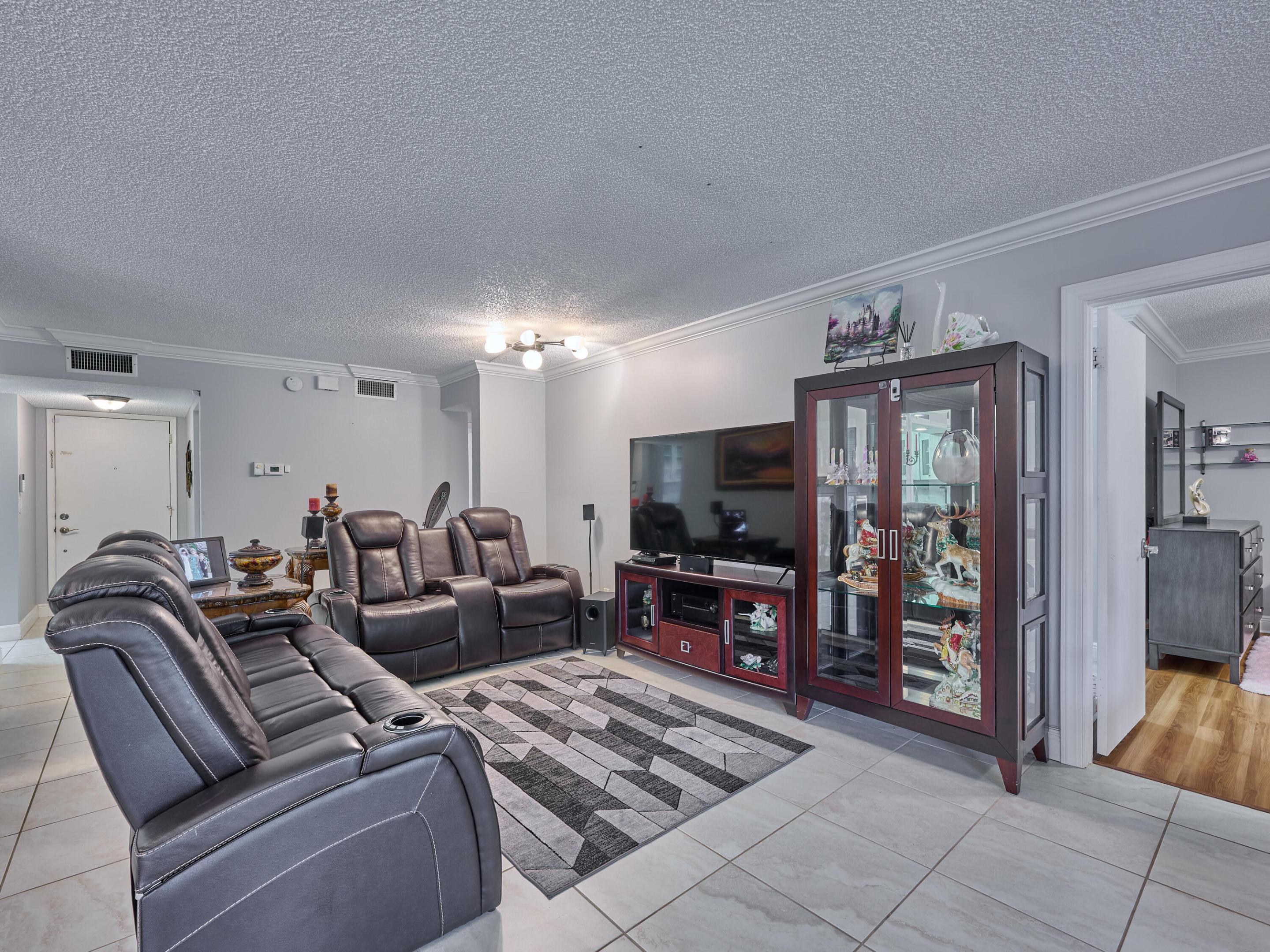 Indian Spring, GREEN LAKES - Residential