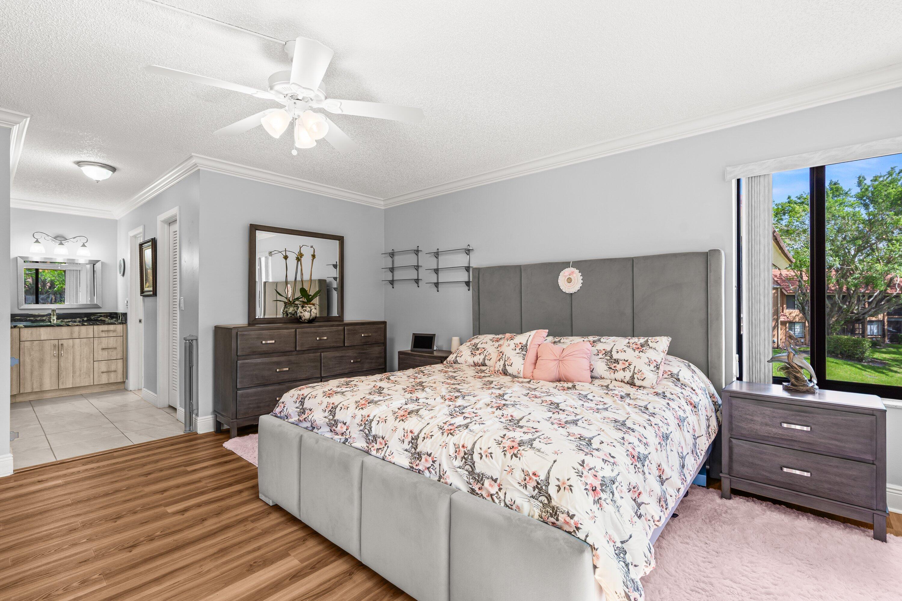 Indian Spring, GREEN LAKES - Residential