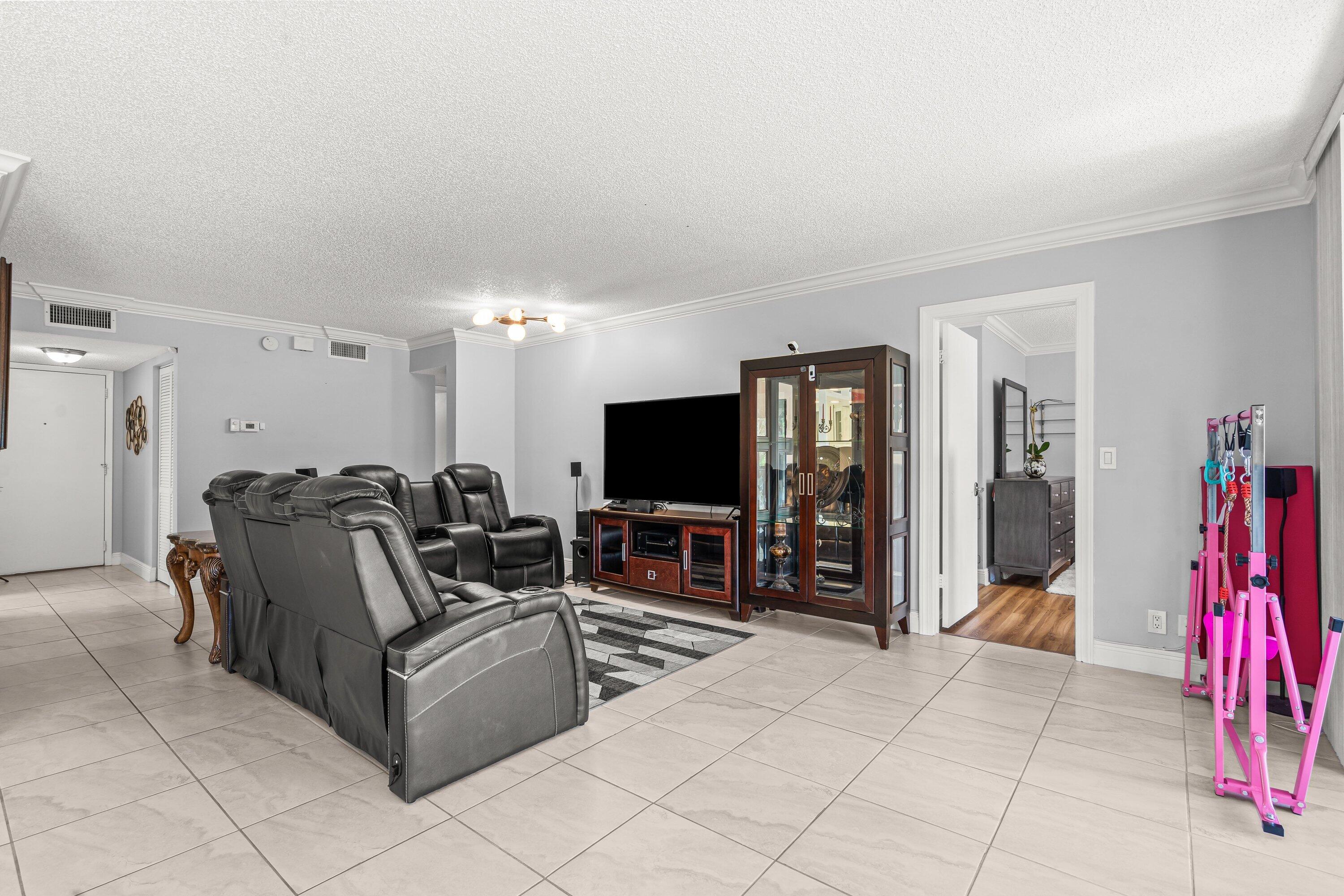Indian Spring, GREEN LAKES - Residential