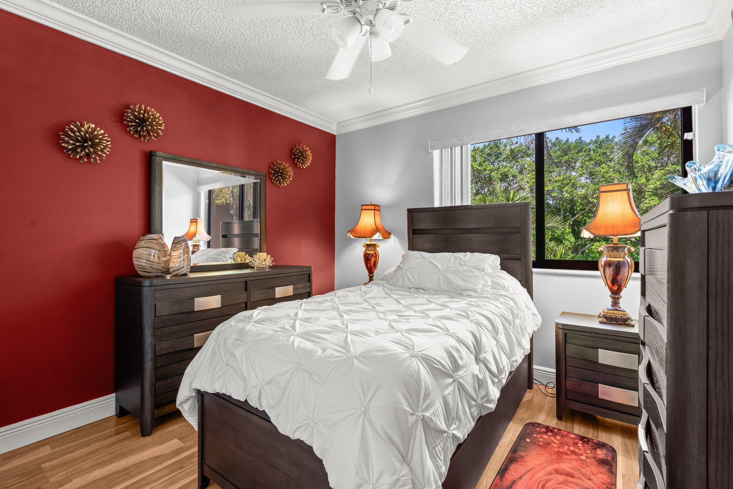 Indian Spring, GREEN LAKES - Residential