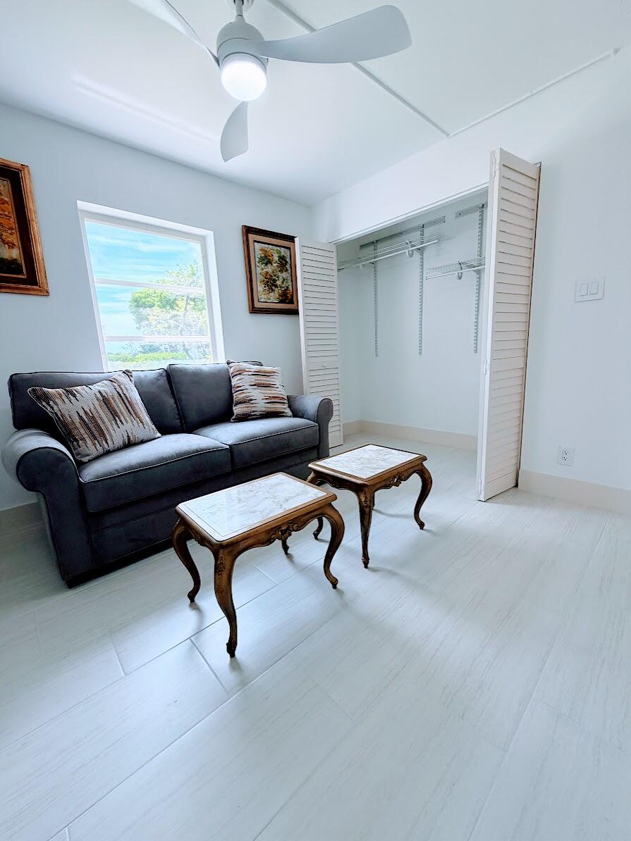 EVERGREEN CONDO - Residential