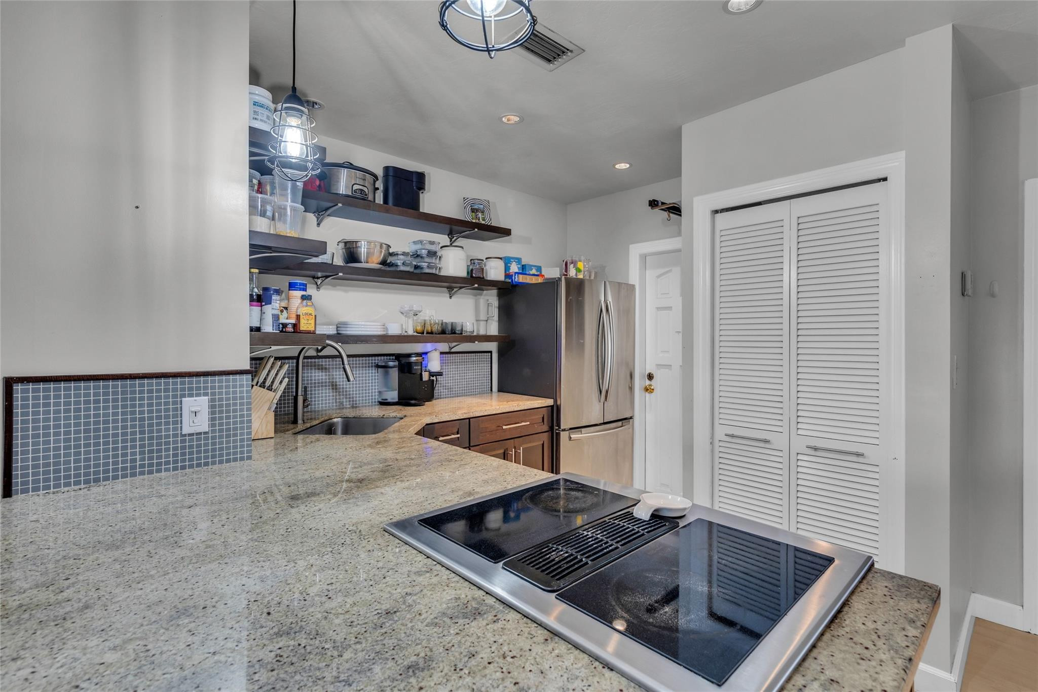 HARBOR VIEW APTS CONDO - Residential
