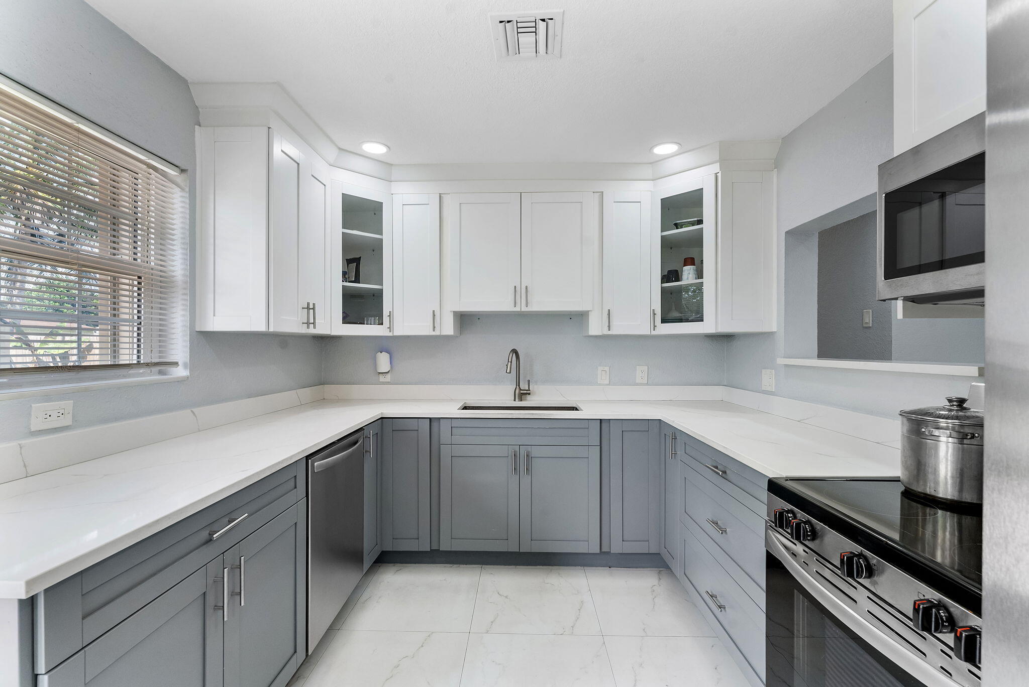 BROADVIEW COUNTRY CLUB - Residential
