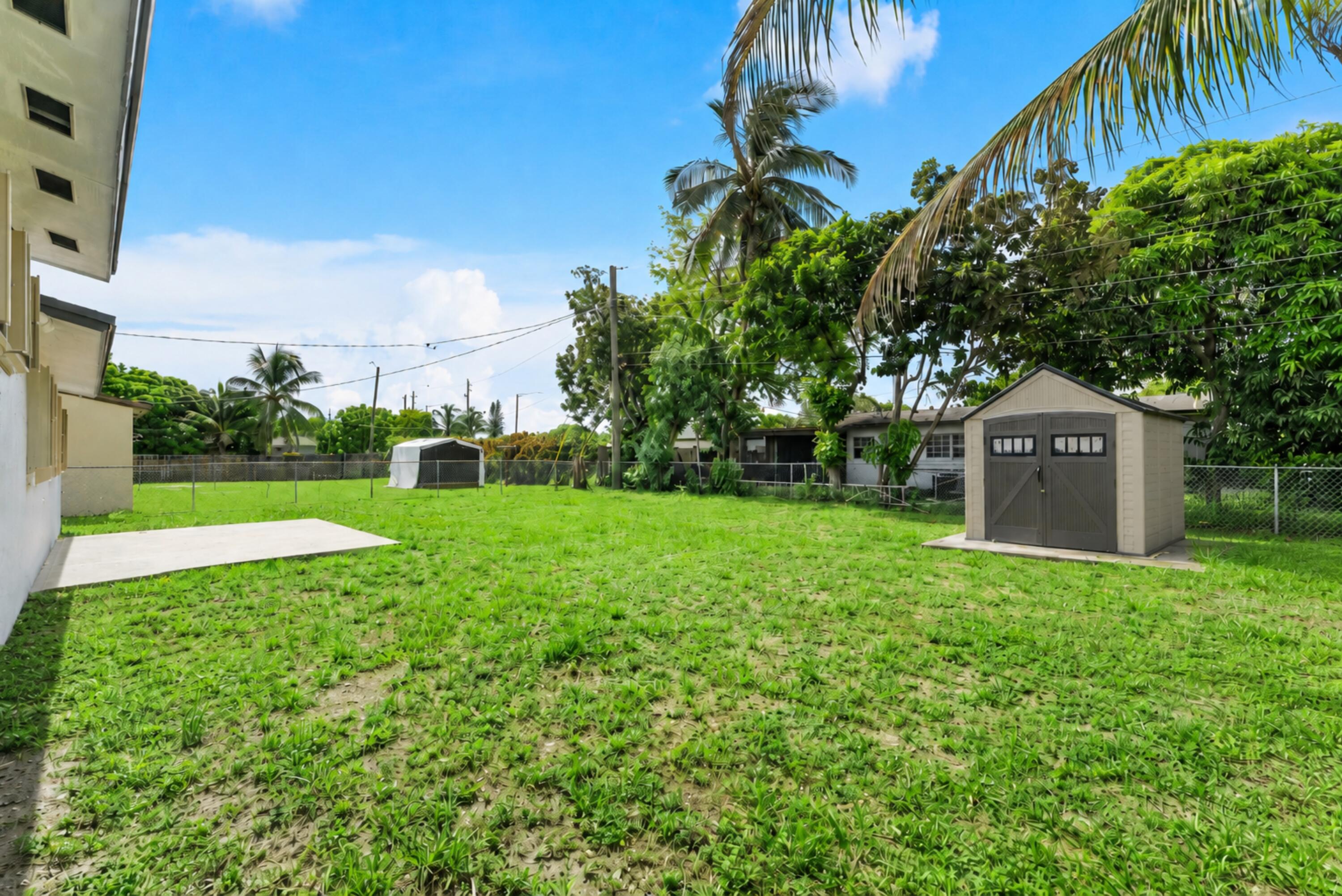 BROADVIEW COUNTRY CLUB - Residential