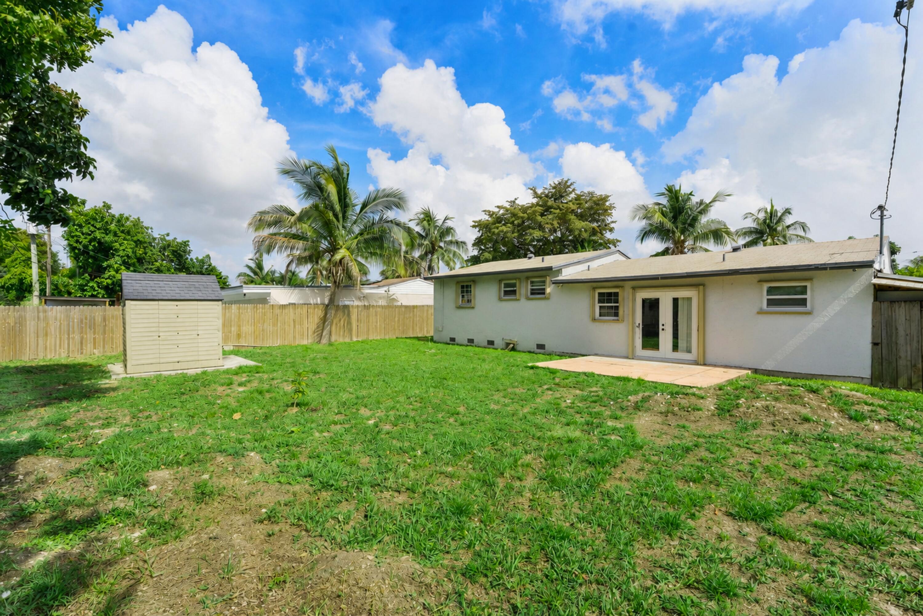 BROADVIEW COUNTRY CLUB - Residential