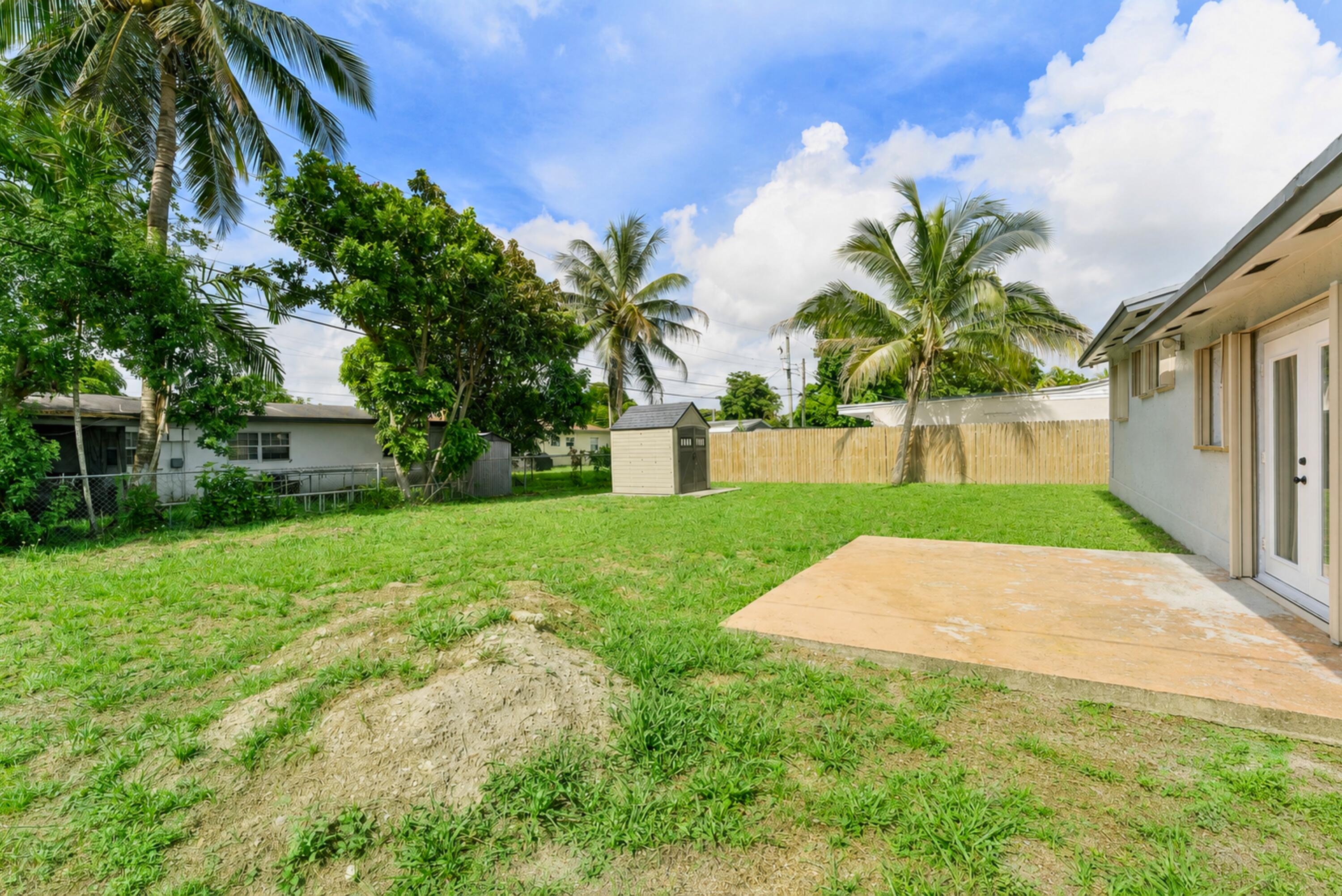 BROADVIEW COUNTRY CLUB - Residential