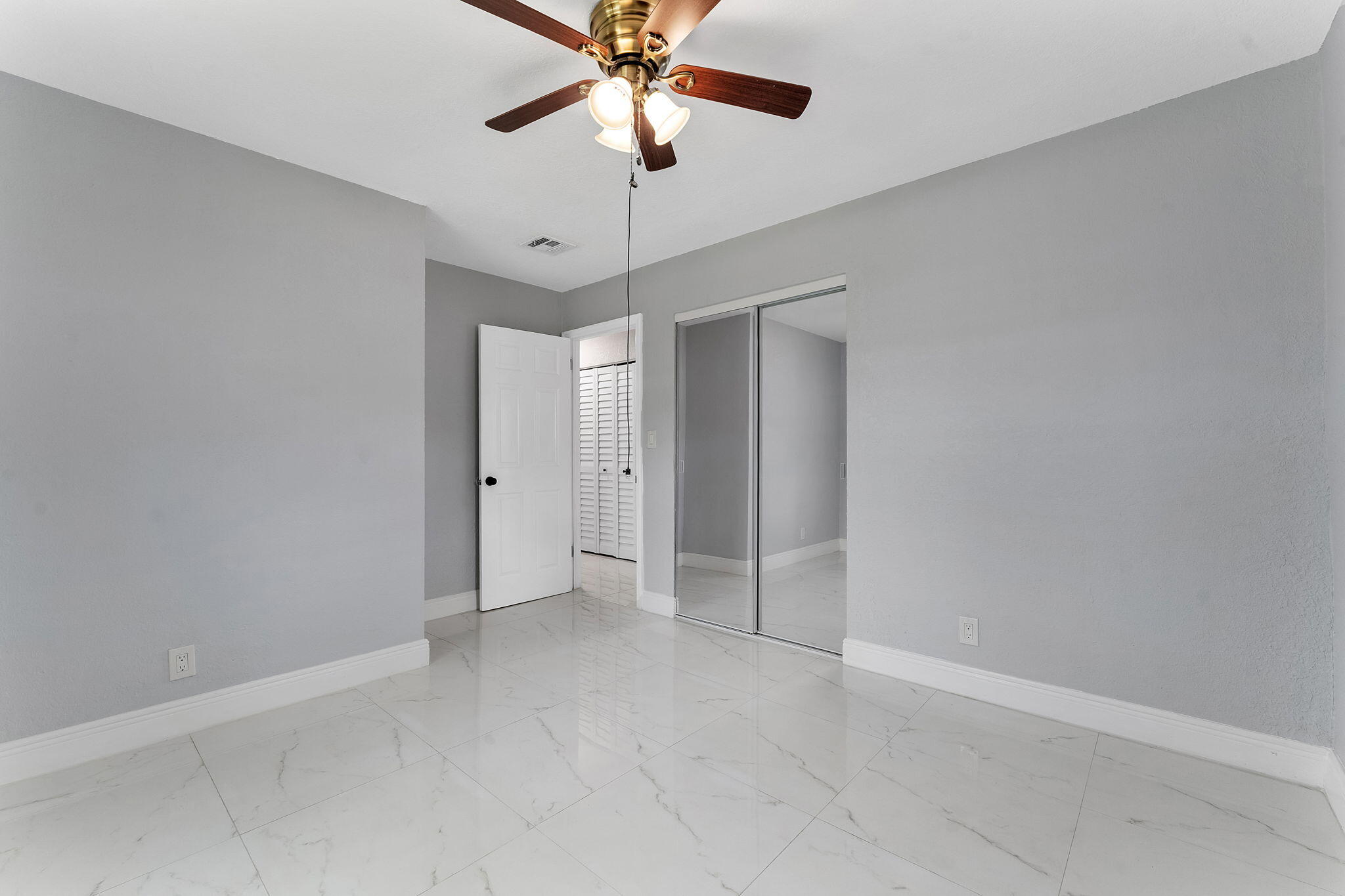 BROADVIEW COUNTRY CLUB - Residential