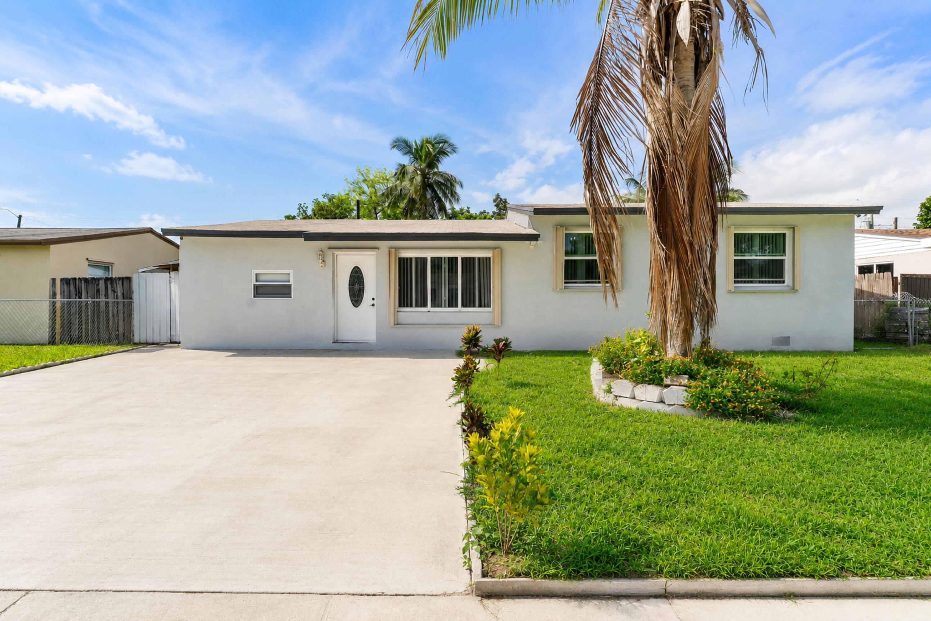 BROADVIEW COUNTRY CLUB - Residential