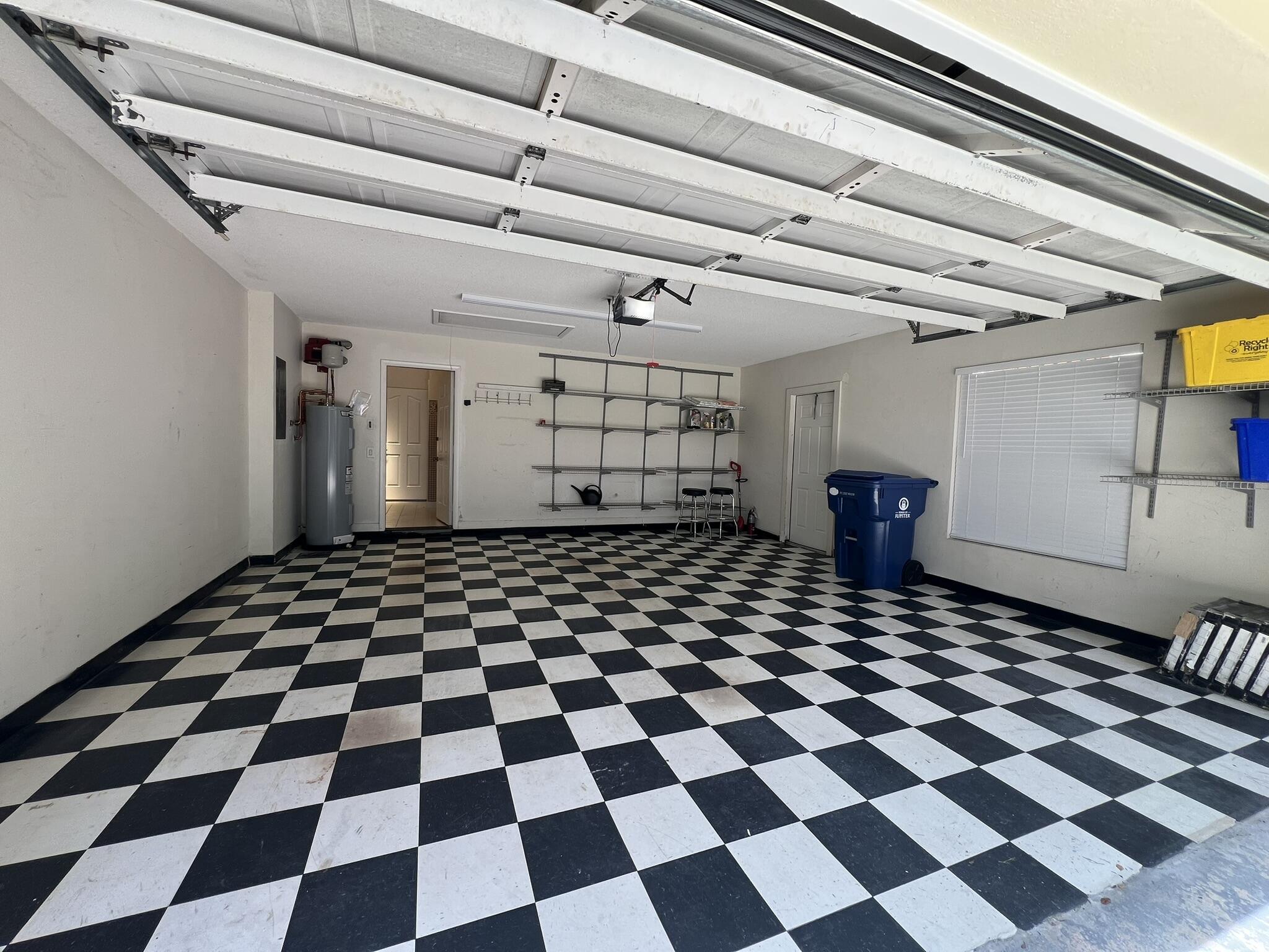 HAMPTONS AT MAPLEWOOD - Residential Lease