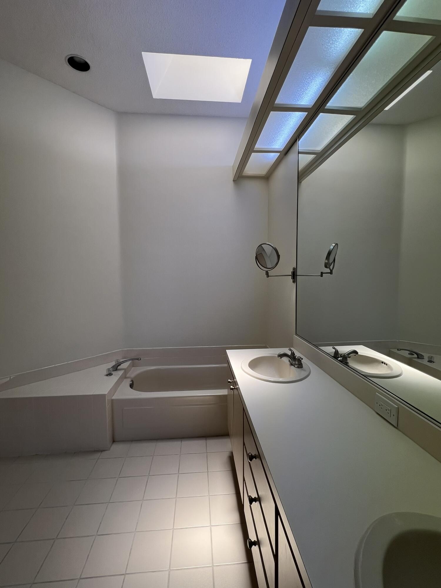 HAMPTONS AT MAPLEWOOD - Residential Lease