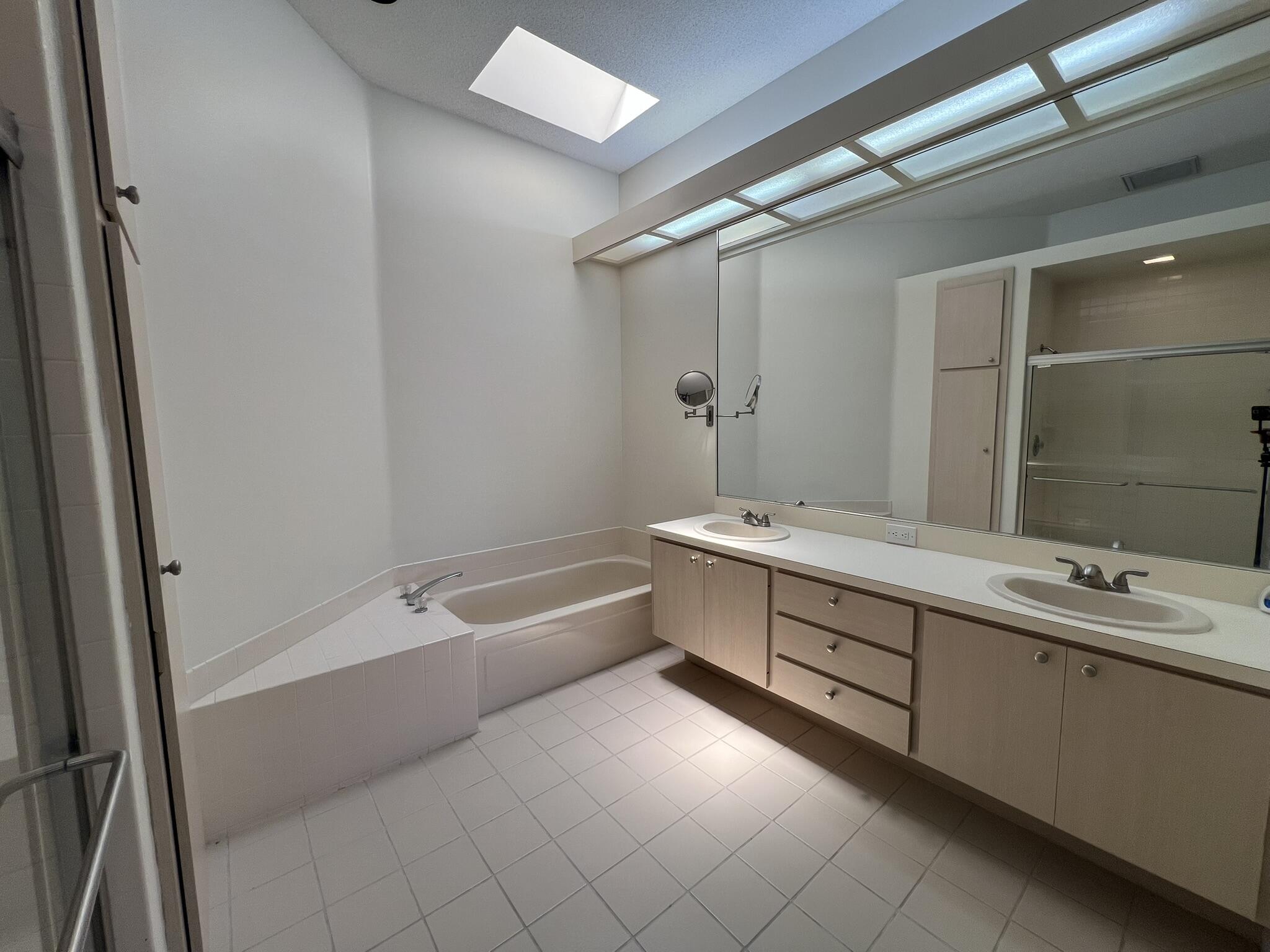 HAMPTONS AT MAPLEWOOD - Residential Lease